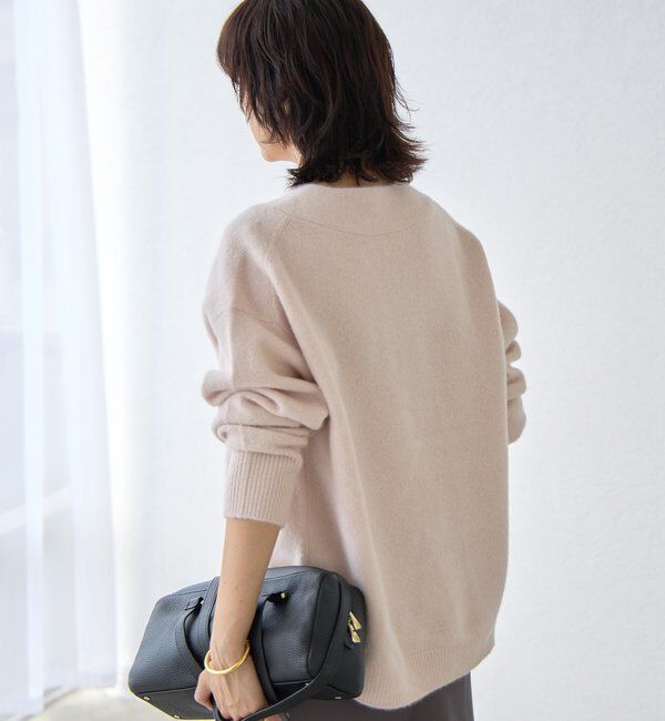  「【華やかな印象に】ヘアリーヤーン深Vネックニット」|ニット・セーター|