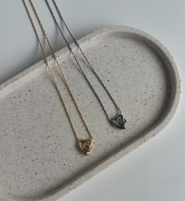  「〈GOLDY/ゴールディ〉トライアングルリボンネックレス」|リング|