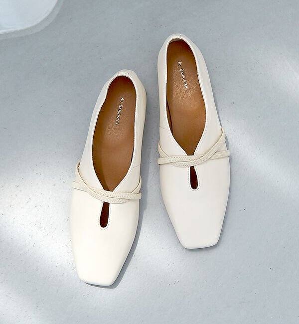 AU BANNISTER「【YouTuber紹介】ストラップソフトレザー フラットシューズ」|その他|アイボリー