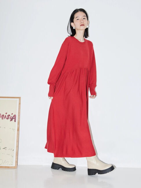  「パチパチしにくいドルマンニットワンピース」|ワンピース|レッド