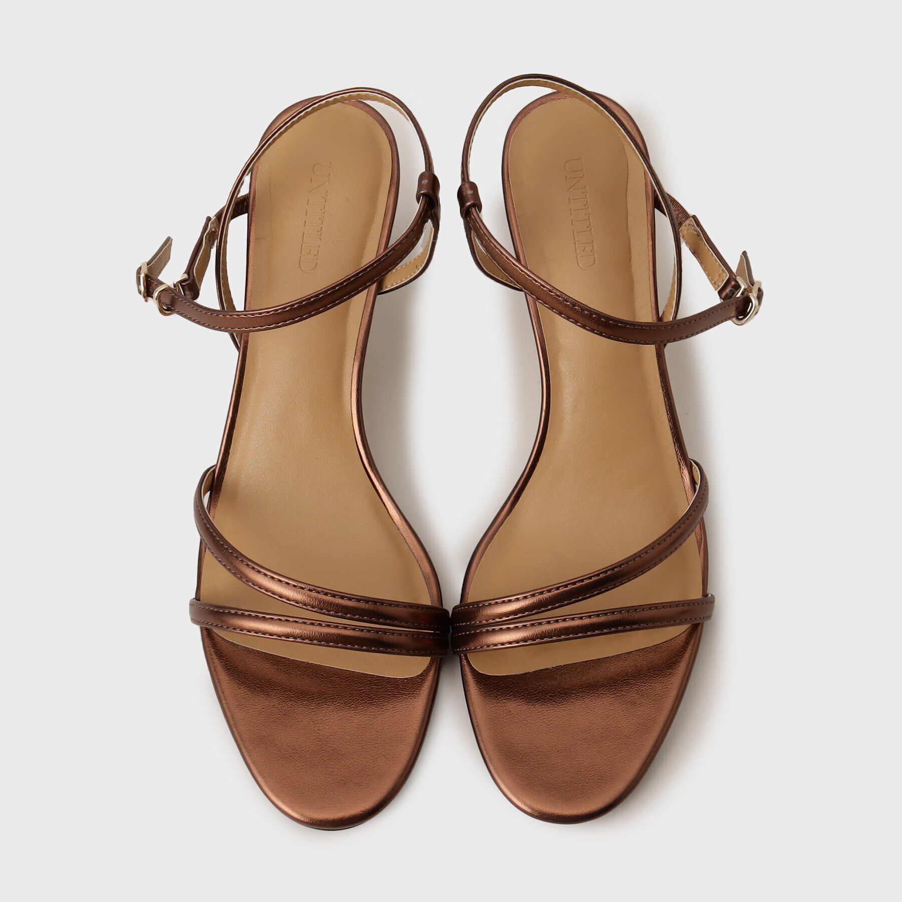 UNTITLED「シャイニーナローサンダル」|サンダル|