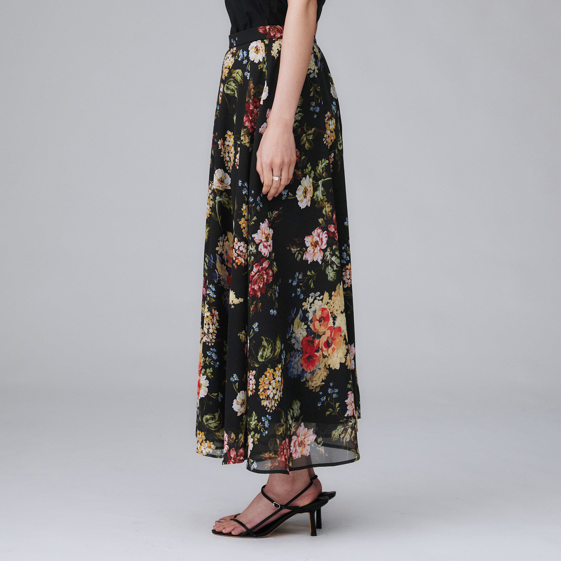 UNTITLED「【セットアップ可/シアー/洗える】アンティークフラワー柄スカート」|スカート|