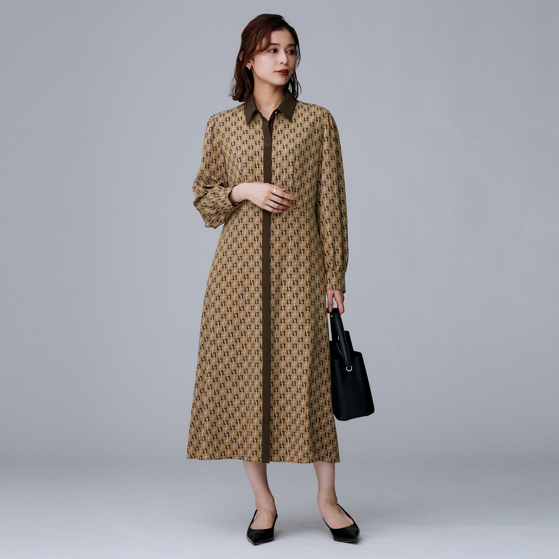 UNTITLED「【ウエストリボン/前開きボタン/レトロモダン】チェーン柄フレアワンピース」|ワンピース|