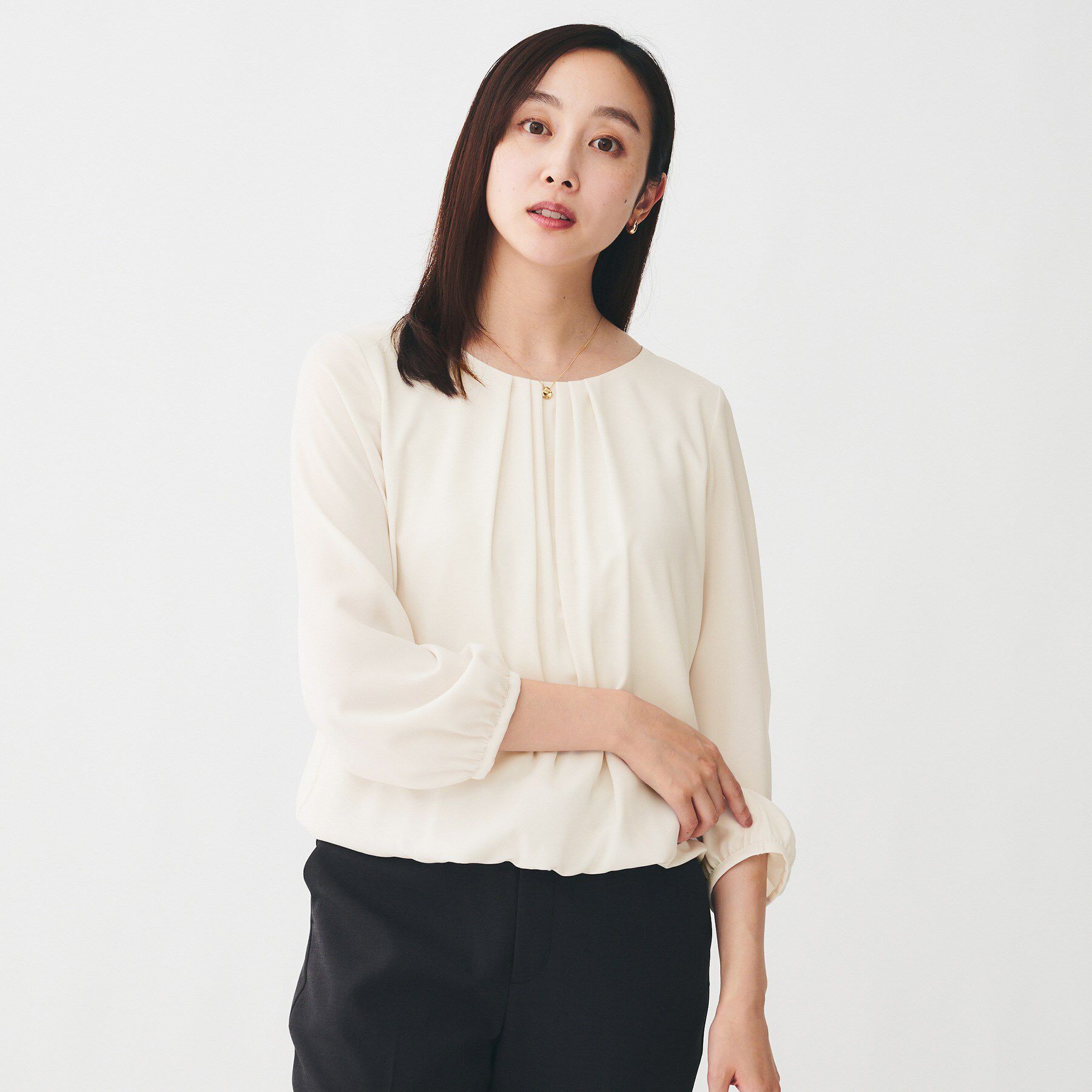 UNTITLED「【透けにくい/ウエストイン見え】パウダリーブラウス」|シャツ・ブラウス|