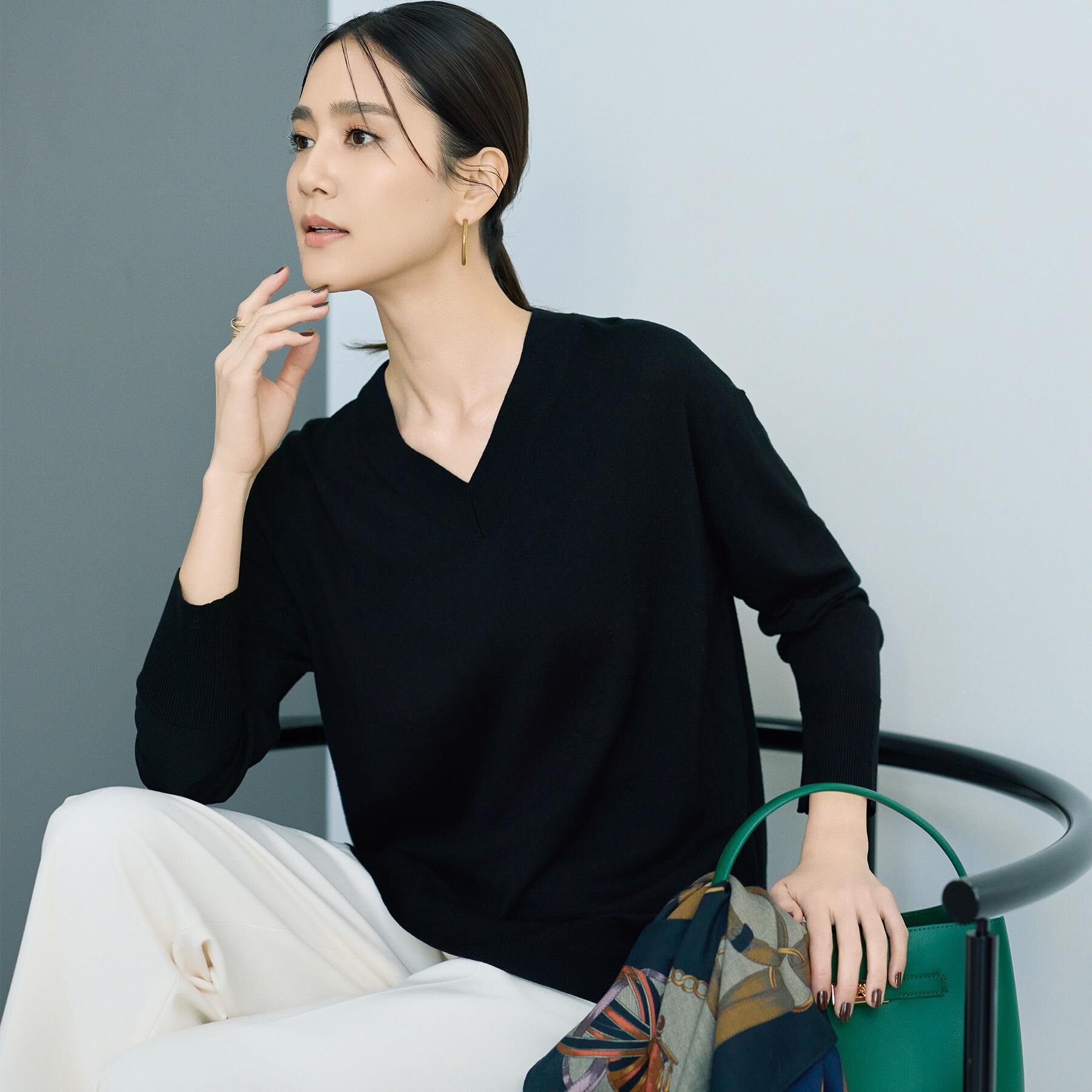 UNTITLED「【洗える/薄手/ウール100%】Vネックロングウールニット」|ニット・セーター|ブラック(019)