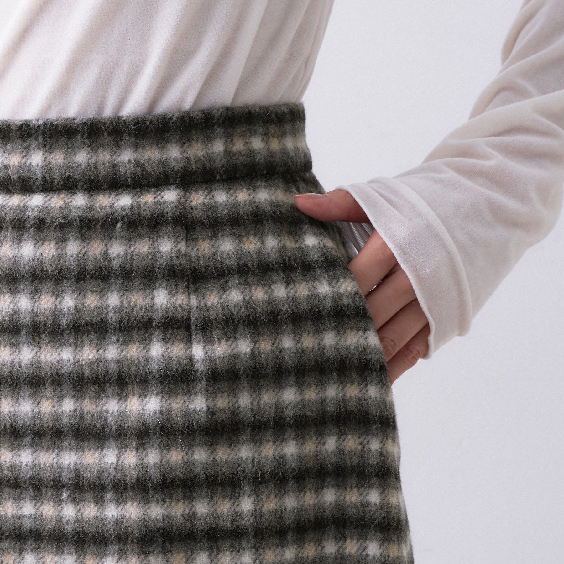 UNTITLED「【ふんわり/タイト見え】シャギーチェックスカート」|スカート|