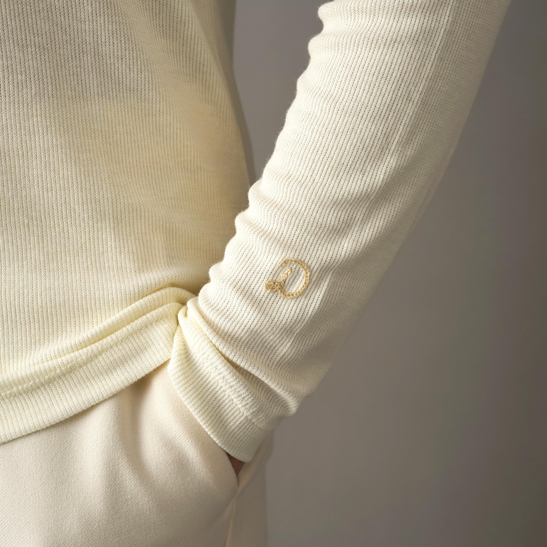 DRESSTERIOR「【インナー使いに最適/しっとり暖かな吸湿発熱素材】クルーネックプルオーバー」|Tシャツ・カットソー|