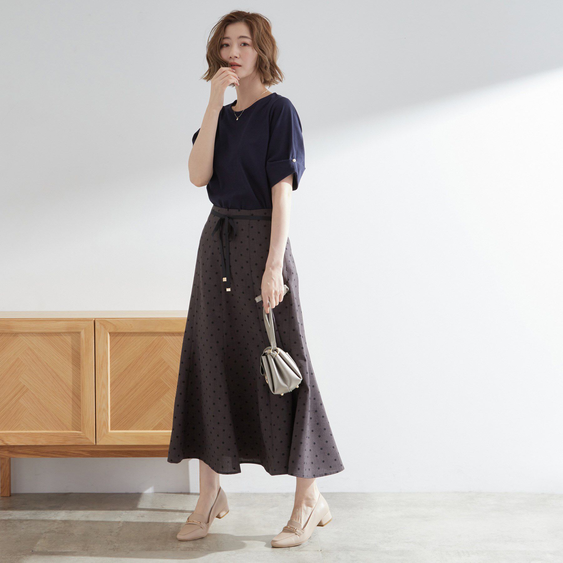 grove「きちんと感と女性らしさ、二の腕カバーが一枚で叶う　袖口パール調ボタンプルオーバー」|Tシャツ・カットソー|