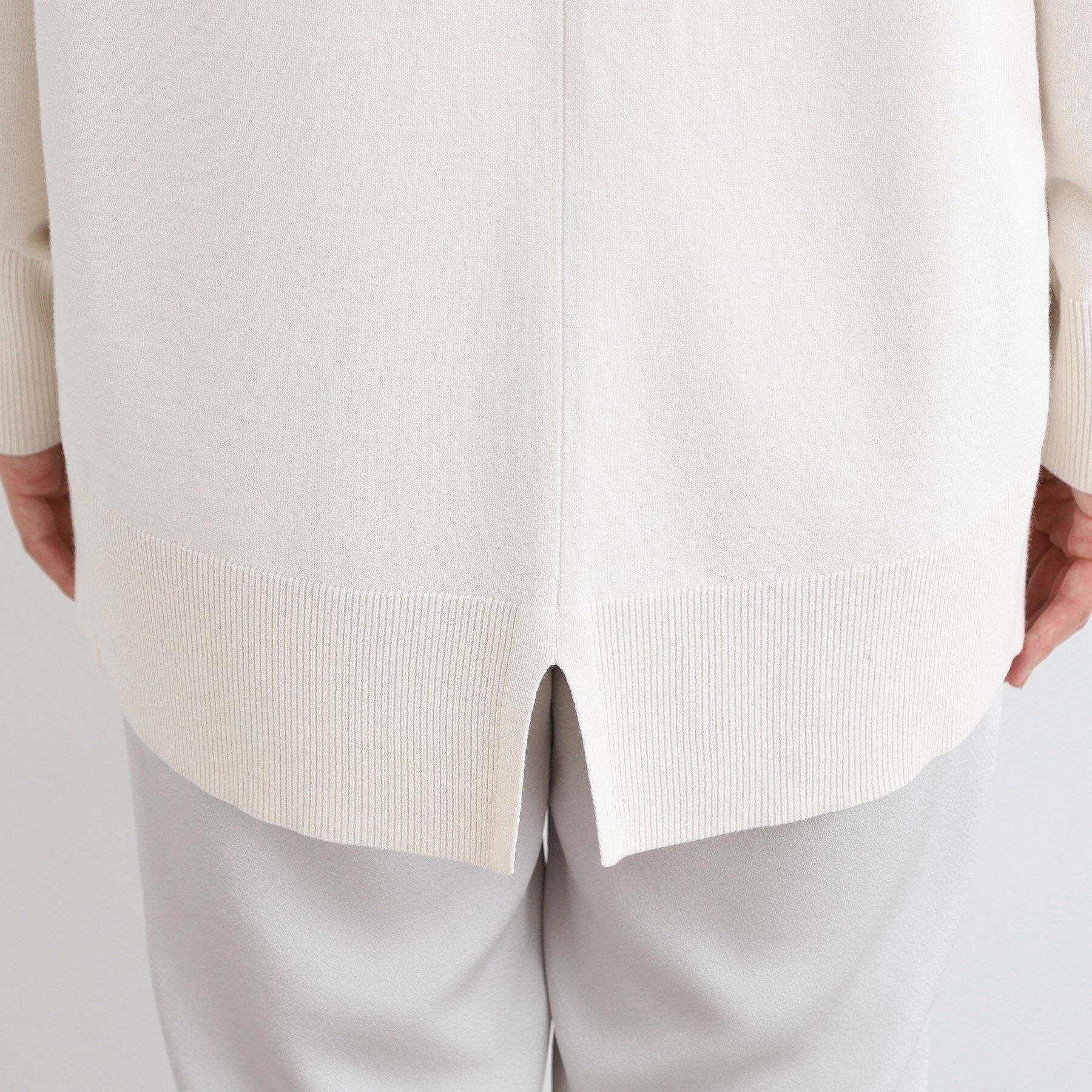 INDIVI「【洗える】Vネックチュニックニット」|ニット・セーター|