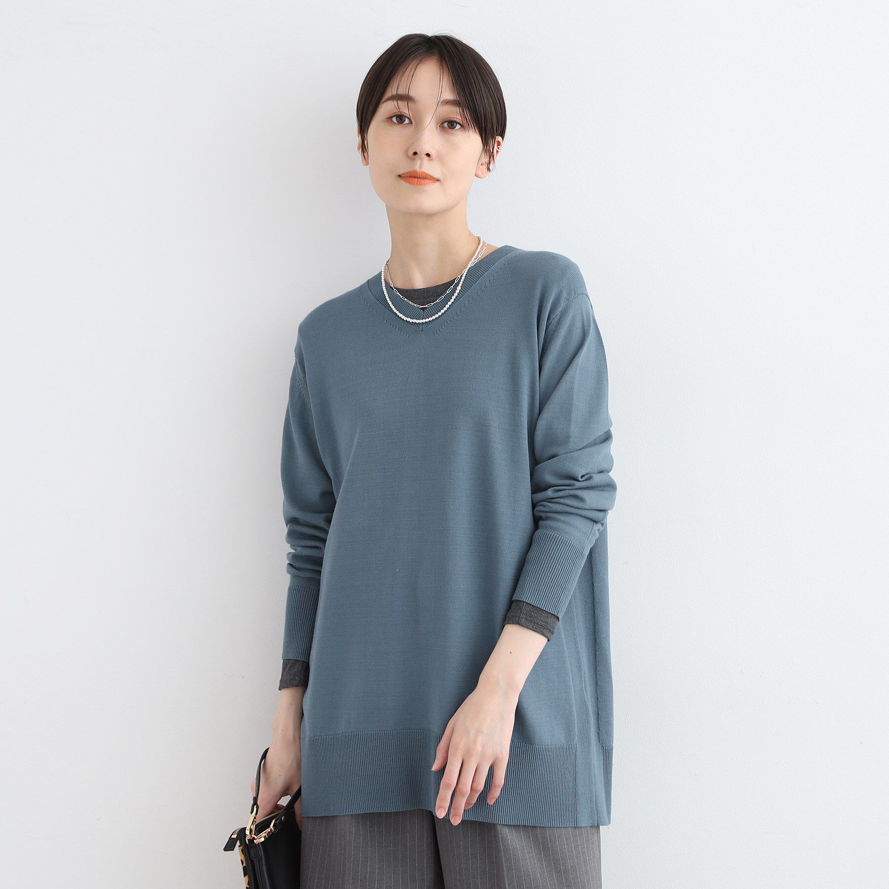 INDIVI「【洗える】Vネックチュニックニット」|ニット・セーター|ブルー(092)