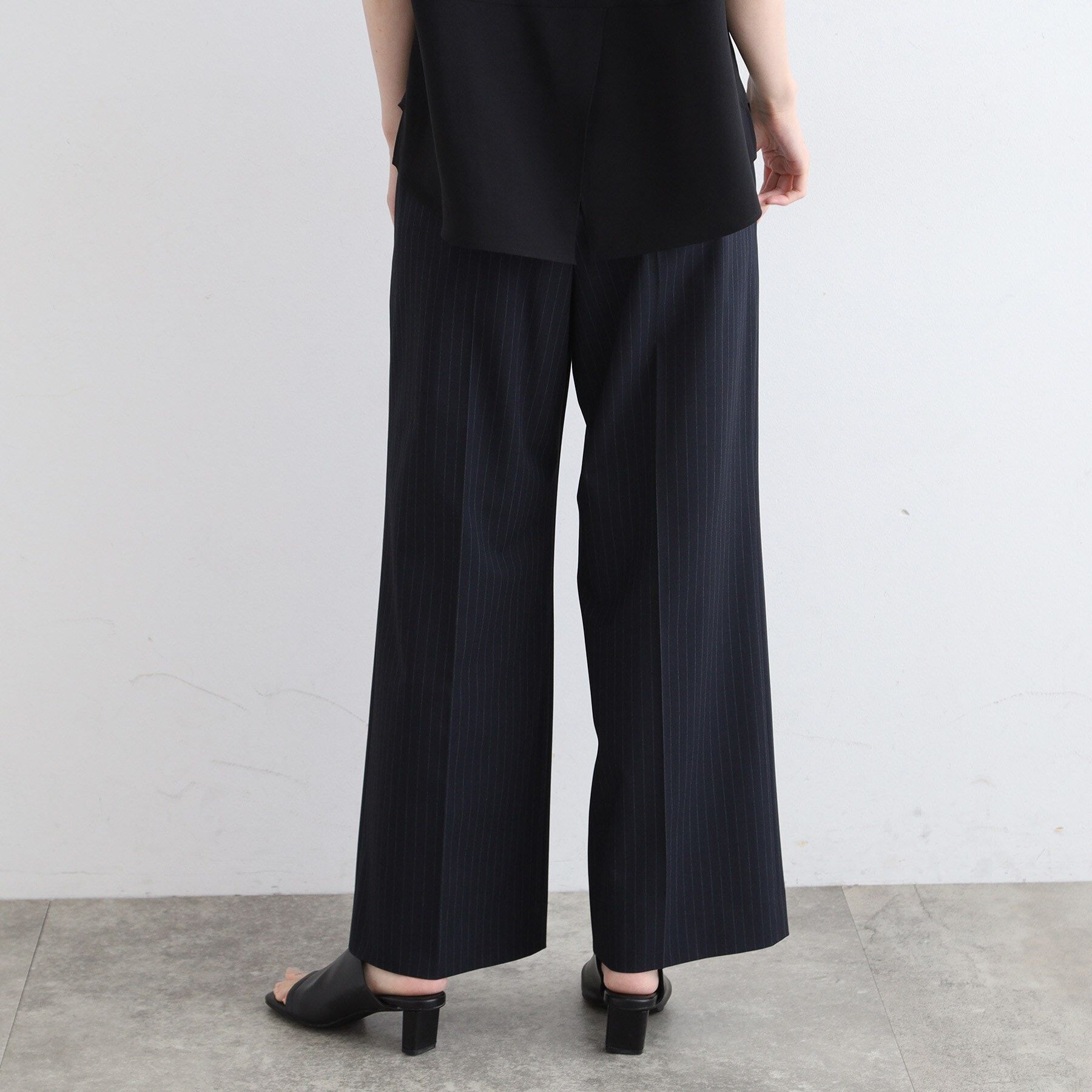 INDIVI「【洗える／ストレッチ】トレンド素材タックワイドパンツ」|その他|