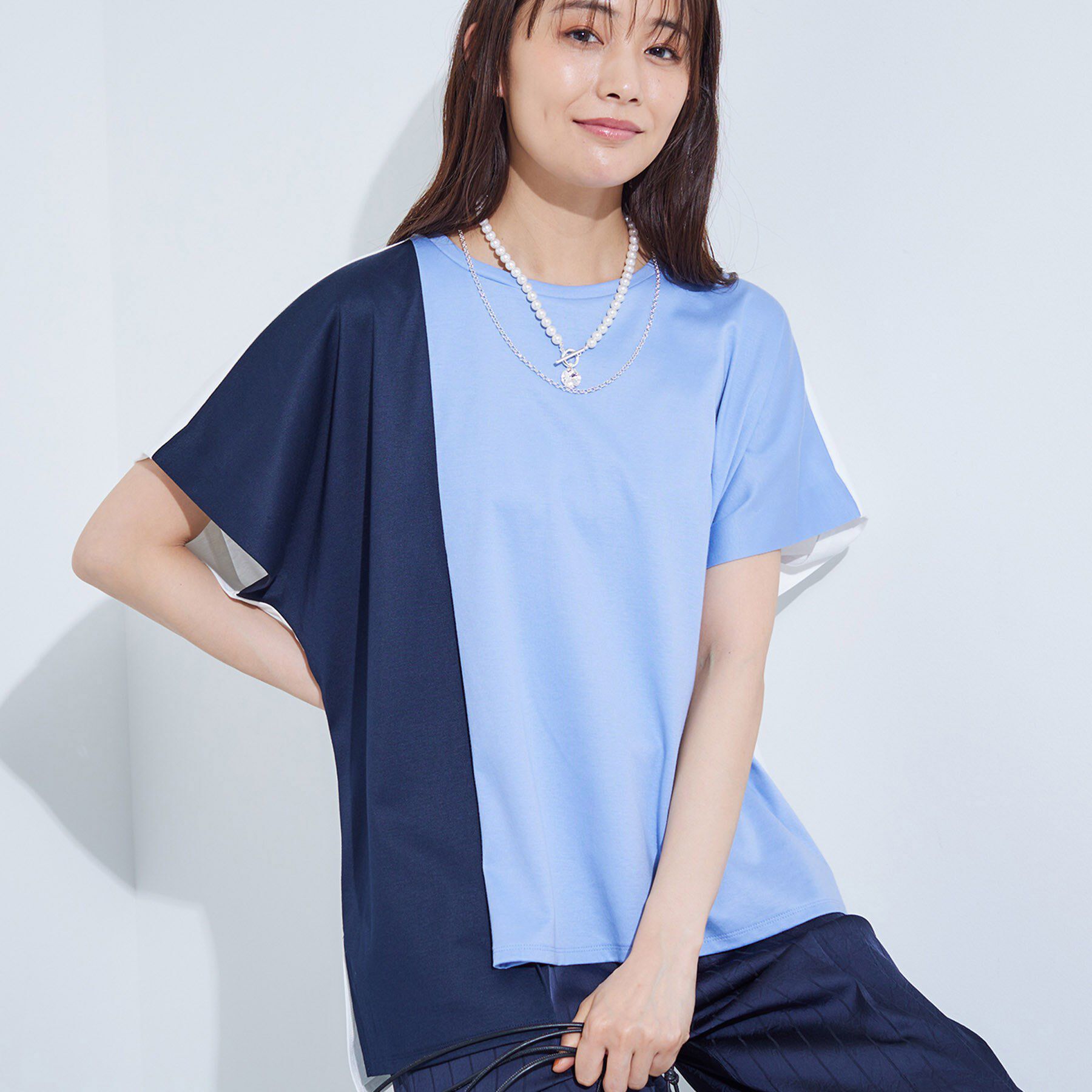 INDIVI「【洗える／汗ジミ防止】バイカラー＆アシメヘム Tシャツ」|Tシャツ・カットソー|ブルー(591)
