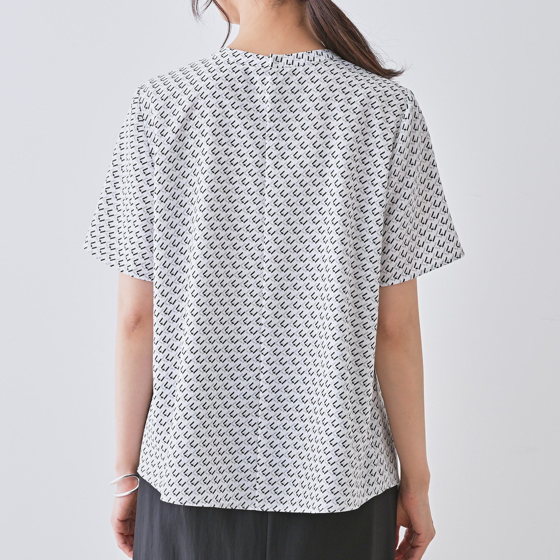 INDIVI「【洗える／UVケア】幾何学柄＆無地ボウタイブラウス」|シャツ・ブラウス|