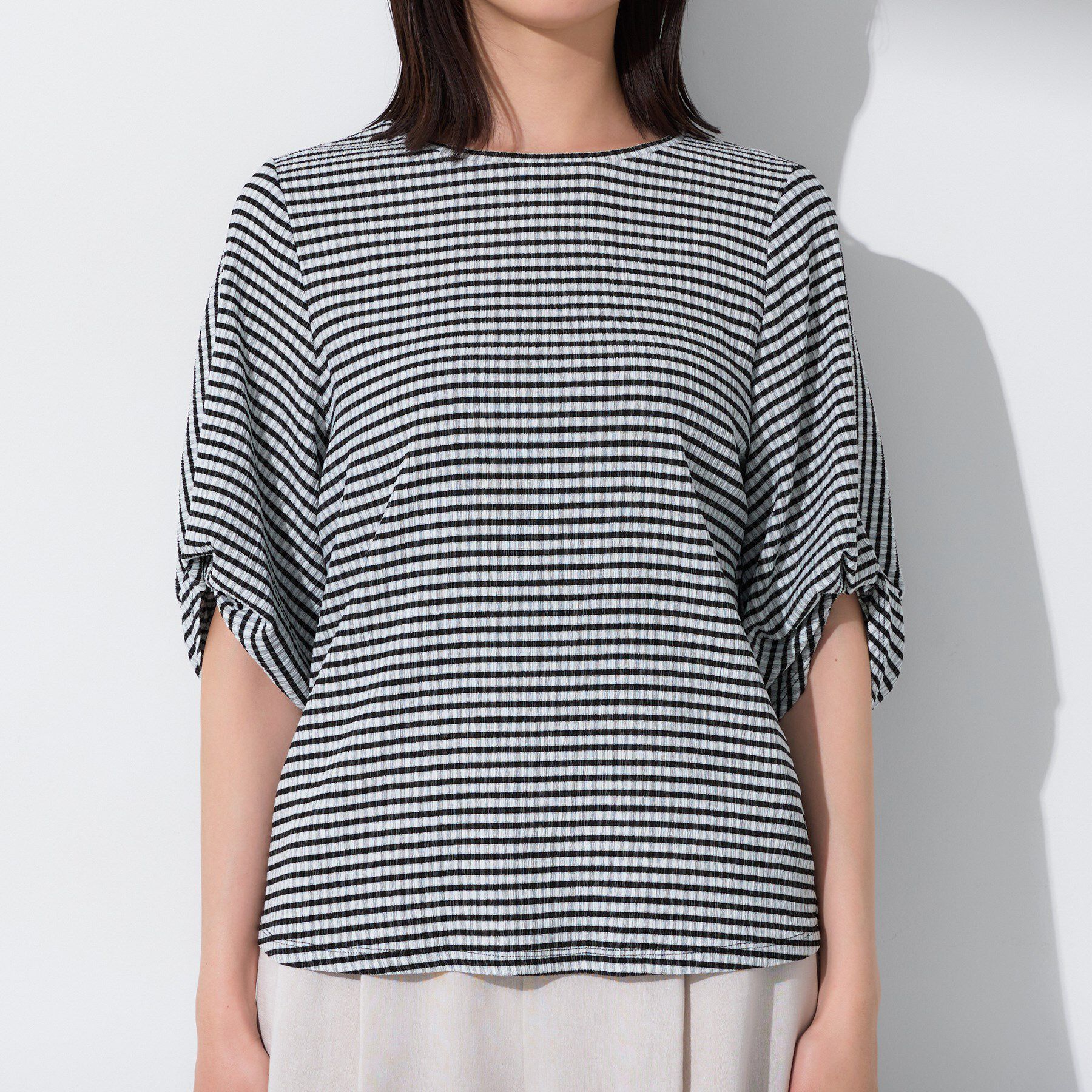 INDIVI「【UVケア／吸汗速乾】凹凸素材ねじり袖トップス」|Tシャツ・カットソー|