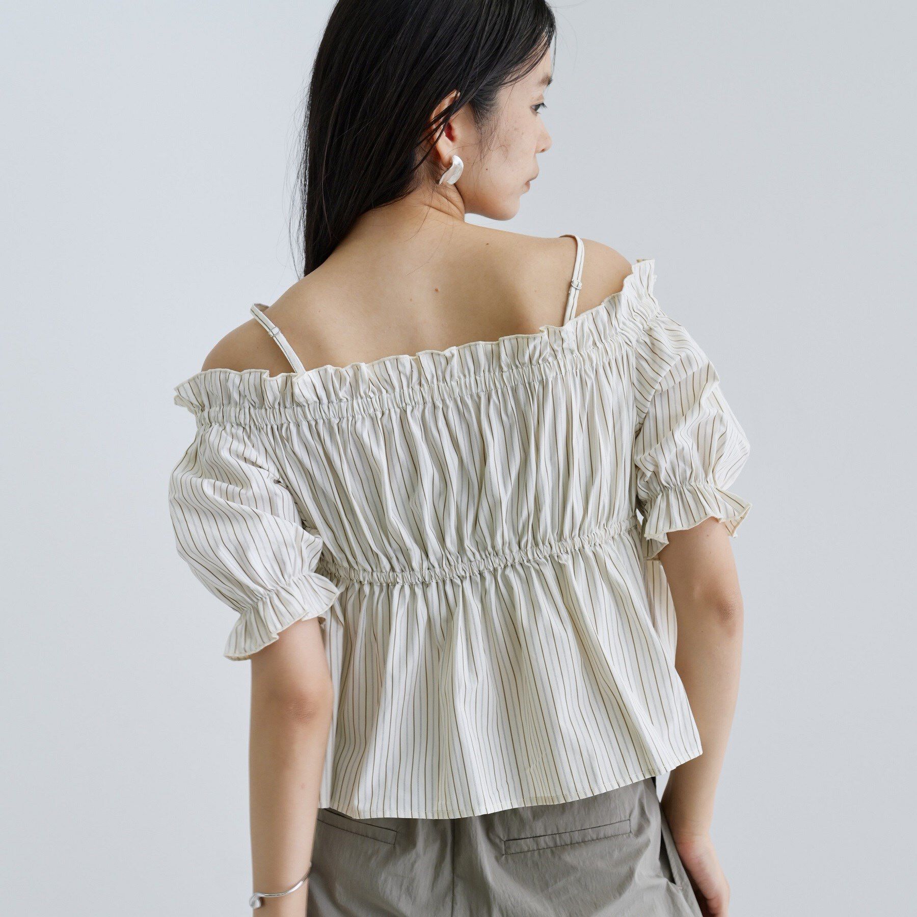 GALLEST「【一部店舗限定】オフショルシャーリングブラウス」|シャツ・ブラウス|