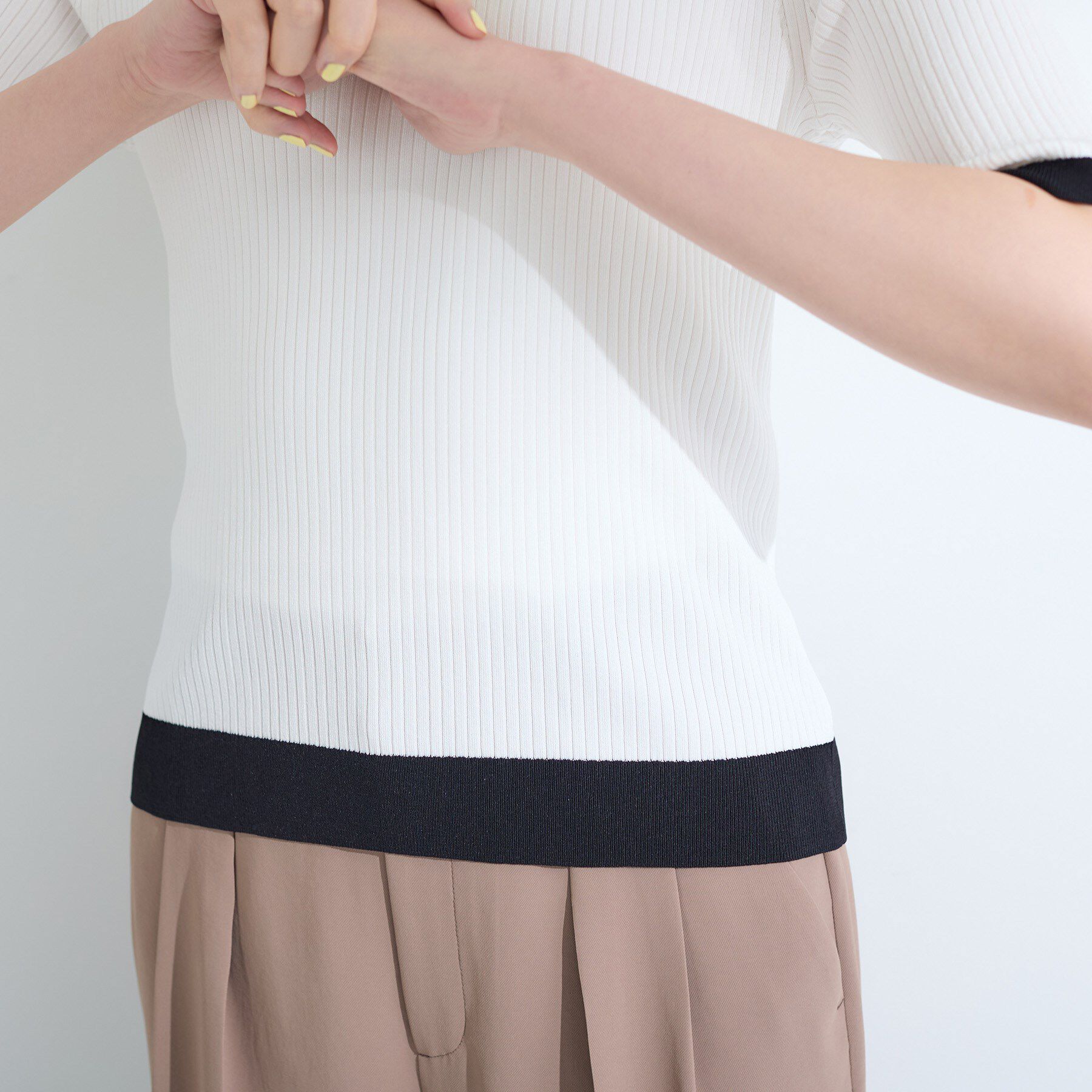 INDIVI「【インナーで活躍／アンサンブル】クルーネック半袖ニット」|ニット・セーター|