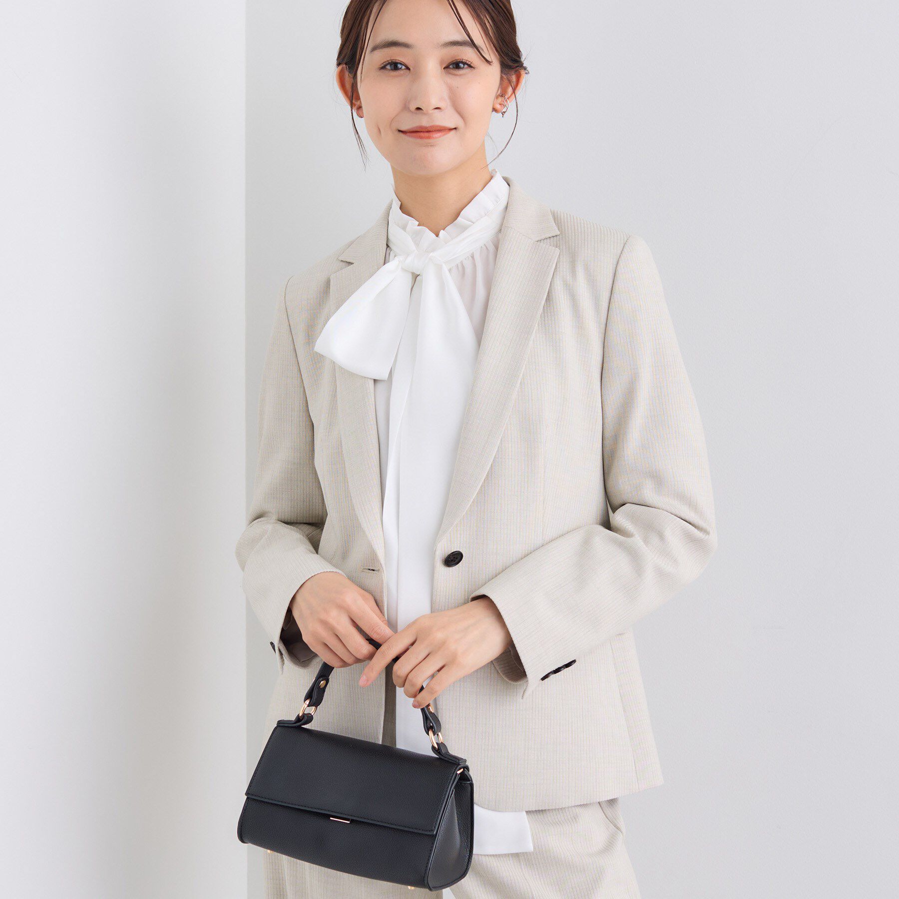 INDIVI「【日本製／通勤スーツ】プレシャスドビー テーラードジャケット」|スーツ|ライトベージュ(05