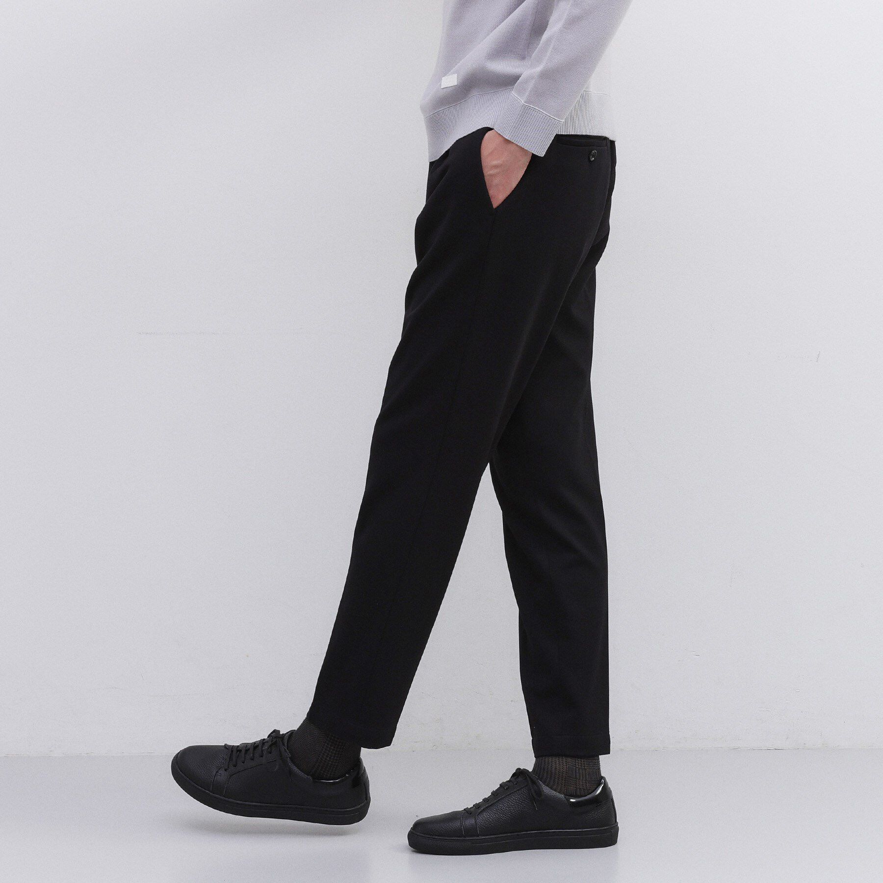 TAKEO KIKUCHI「【JUST ONE LAYER】ダウンファブリック ポンチ スリムタック イージーパンツ」|その他|