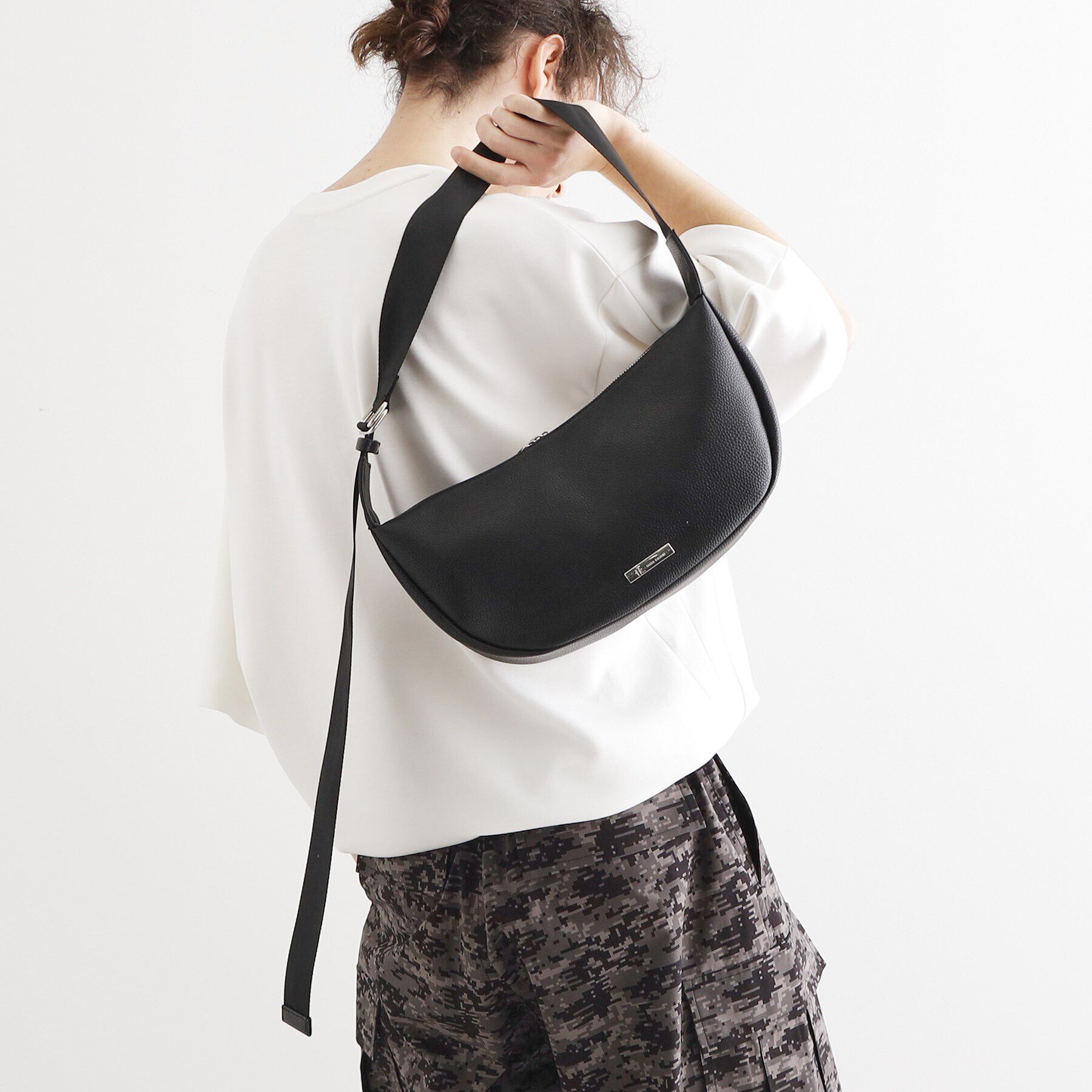 tk.TAKEO KIKUCHI「ミニラウンドショルダー」|ショルダー・メッセンジャー|ブラック(119)