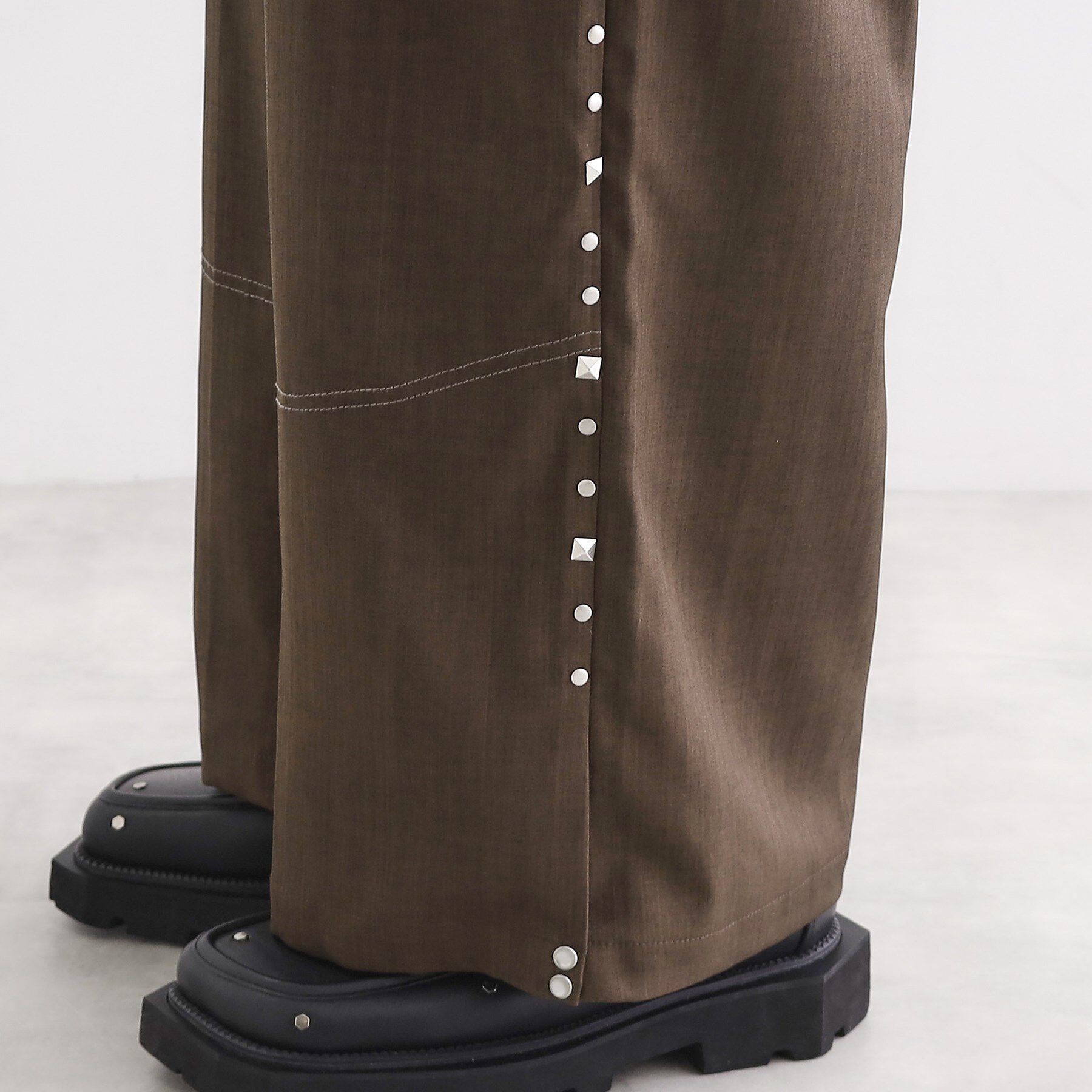 tk.TAKEO KIKUCHI「スタッズスラックス」|その他|