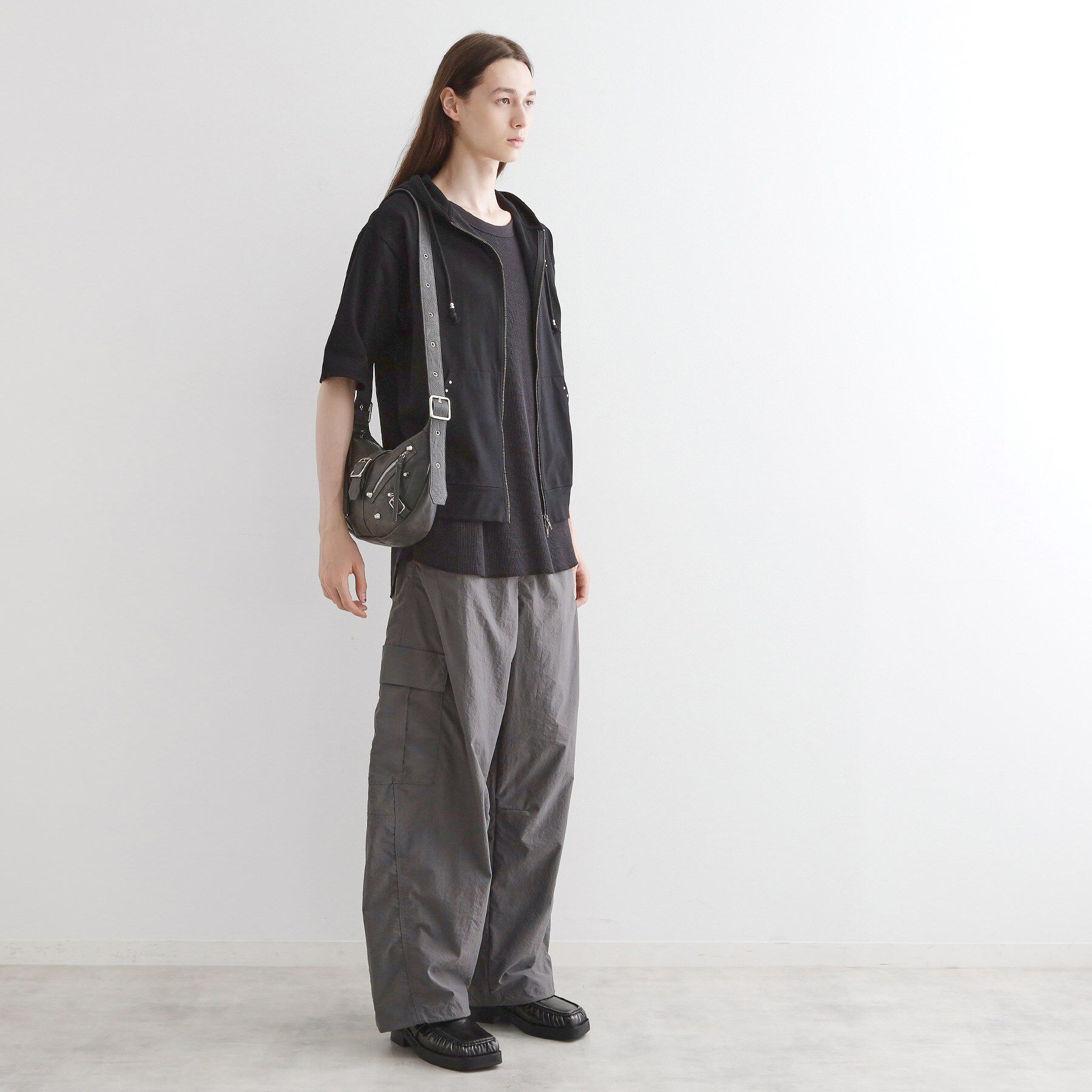 tk.TAKEO KIKUCHI「【FANCYシリーズ】スタッズクレセントショルダーバッグ」|ショルダー・メッセンジャー|