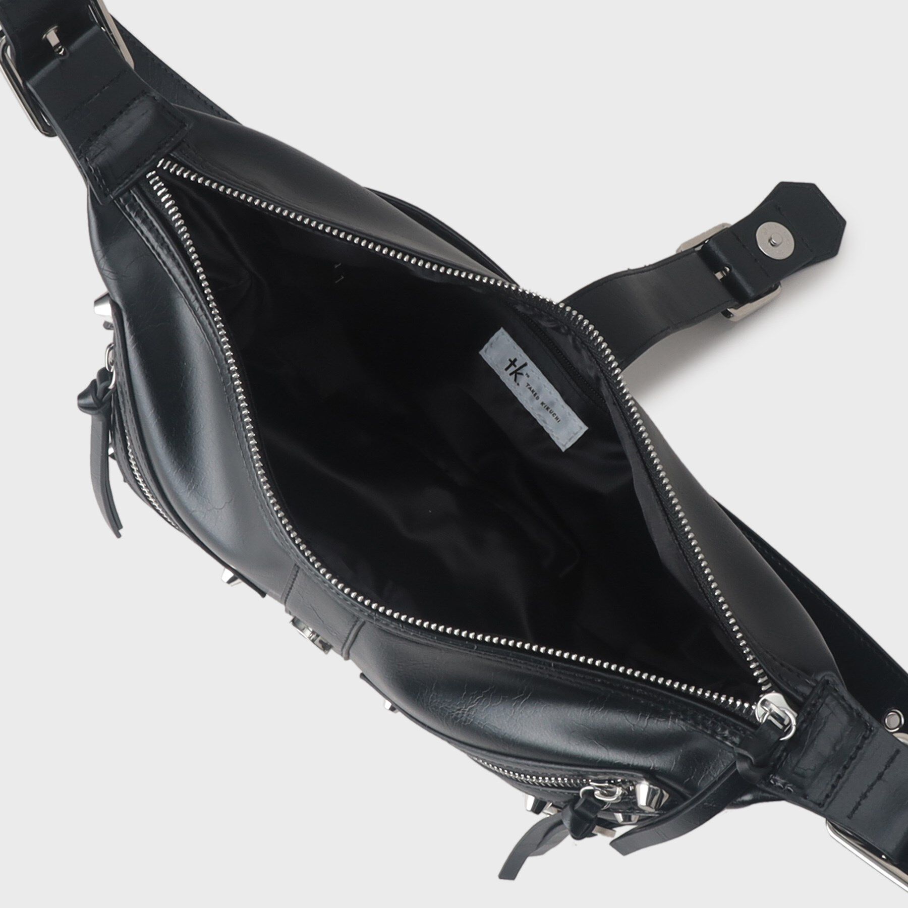 tk.TAKEO KIKUCHI「【FANCYシリーズ】スタッズクレセントショルダーバッグ」|ショルダー・メッセンジャー|