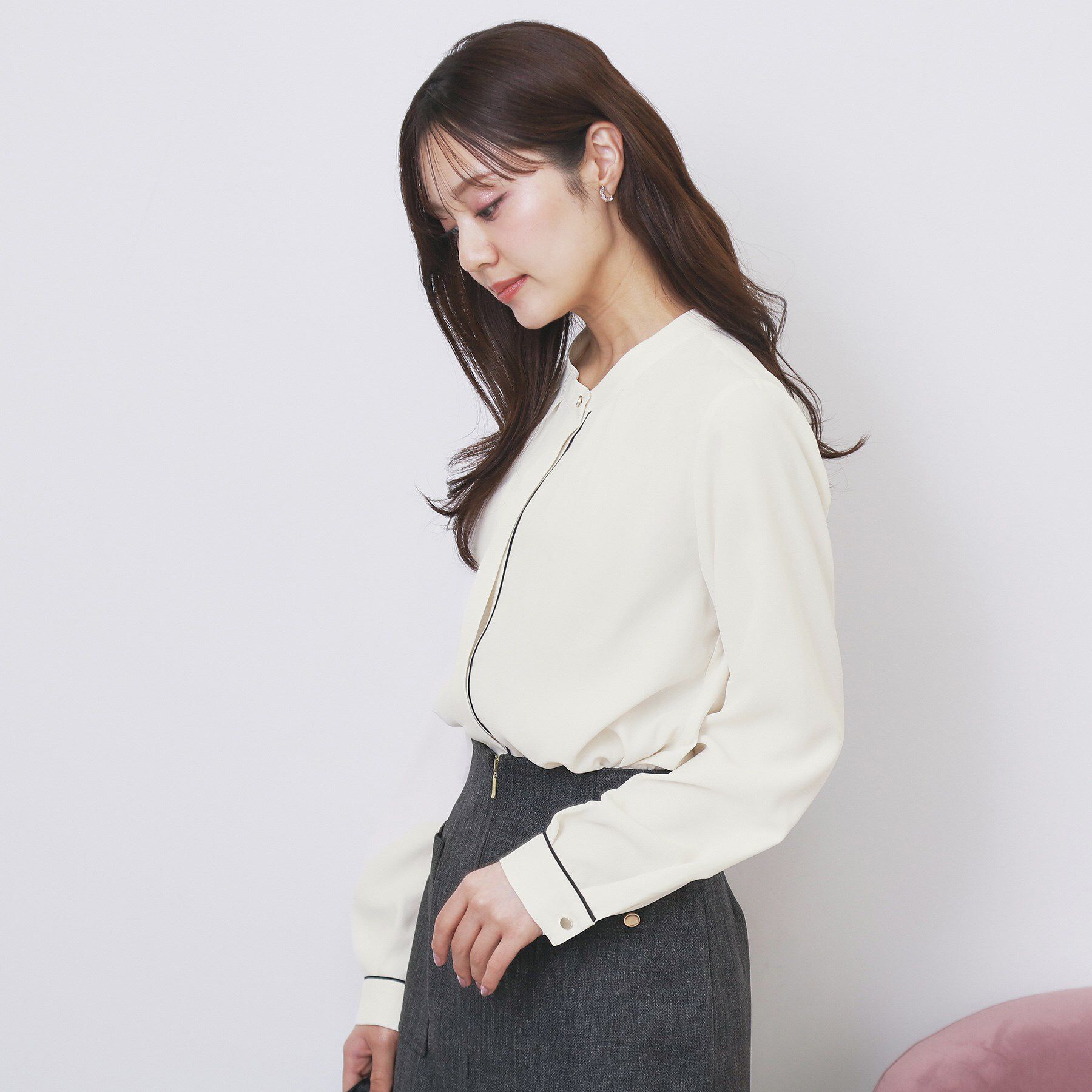 index「タックデザインバンドカラーブラウス【洗濯機OK】」|シャツ・ブラウス|
