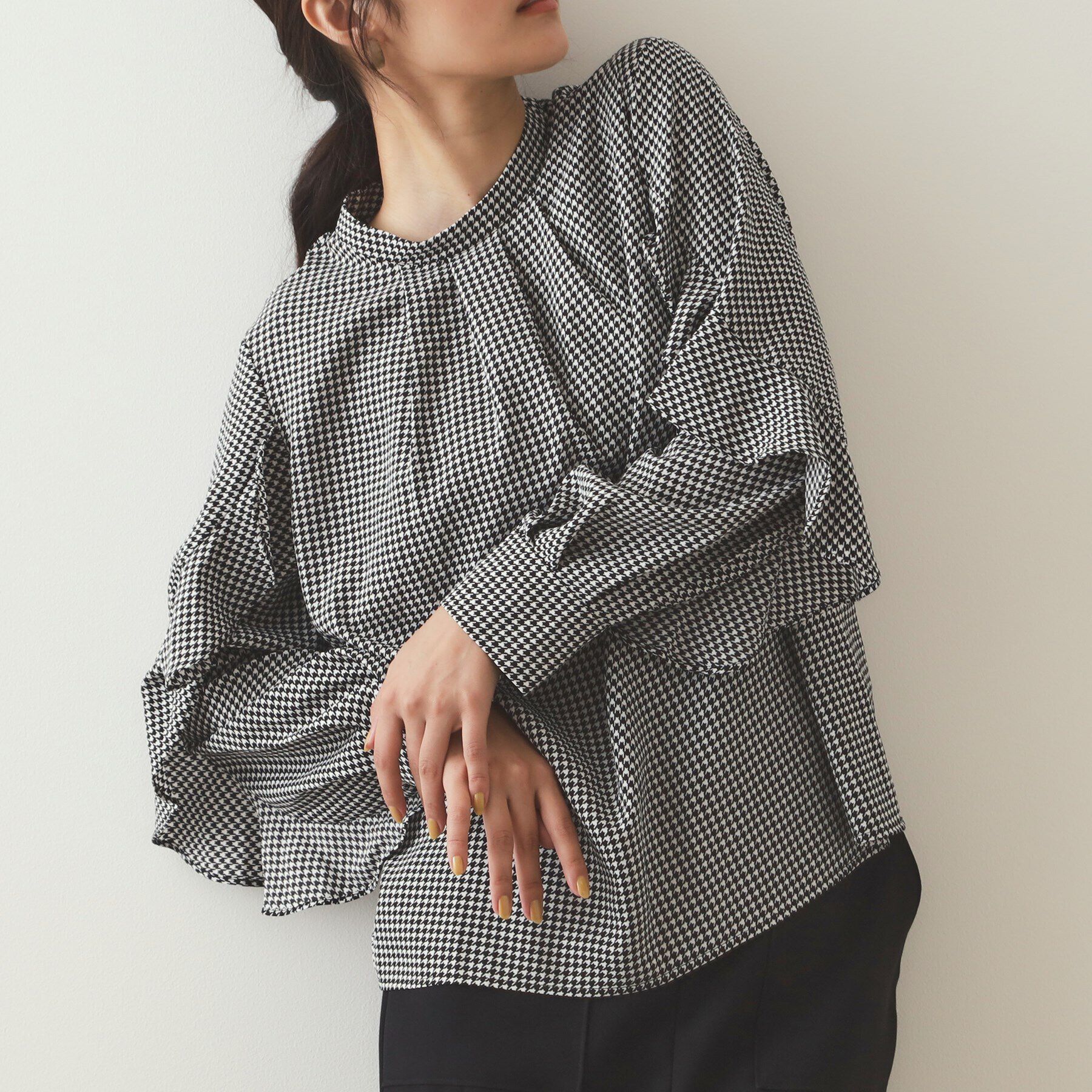 OPAQUE.CLIP「フリルスリーブブラウス【洗濯機洗い可】」|シャツ・ブラウス|ブラック(119)