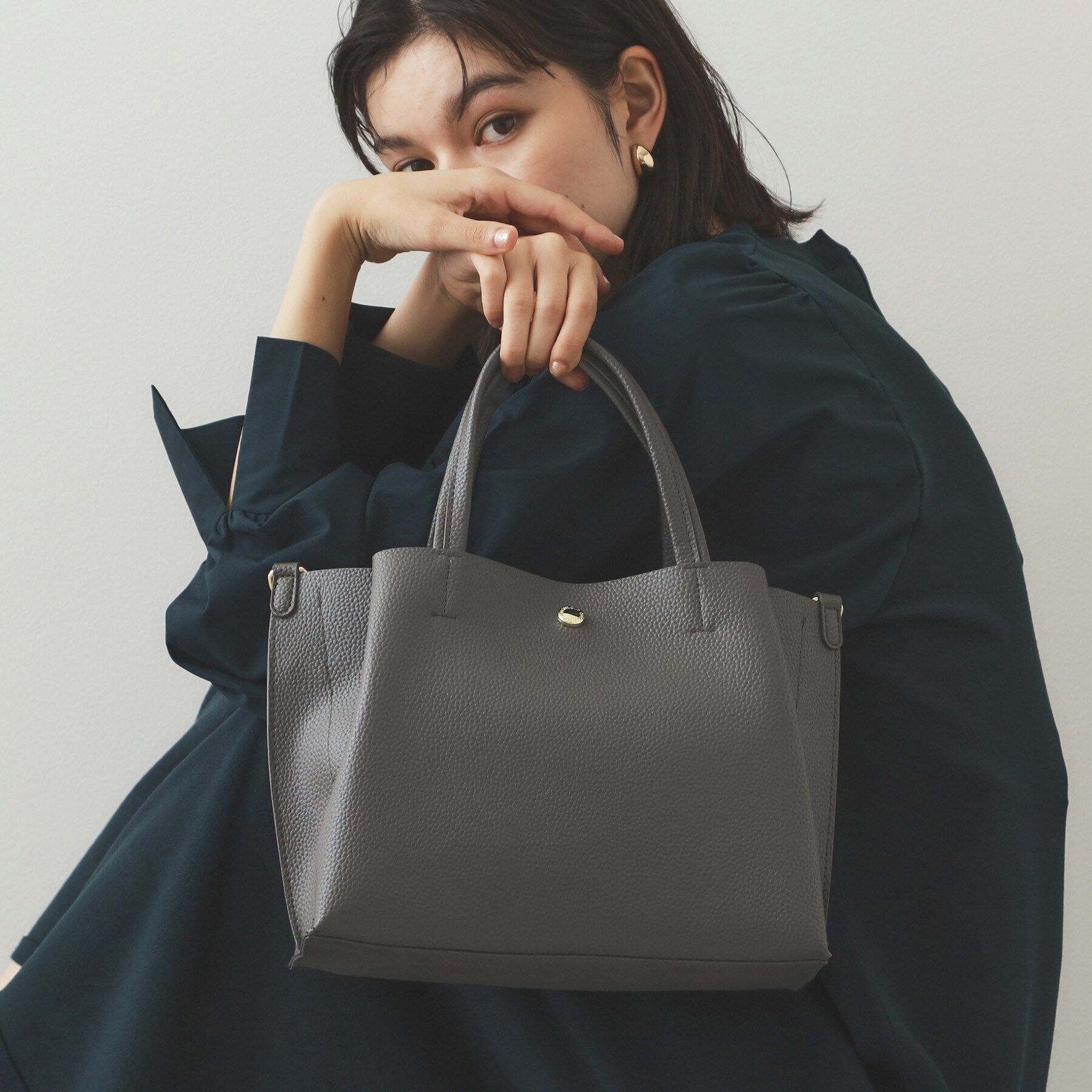 OPAQUE.CLIP「【2WAY/通勤対応】3層ミドルトートバッグ」|トートバッグ|チャコールグレー(0
