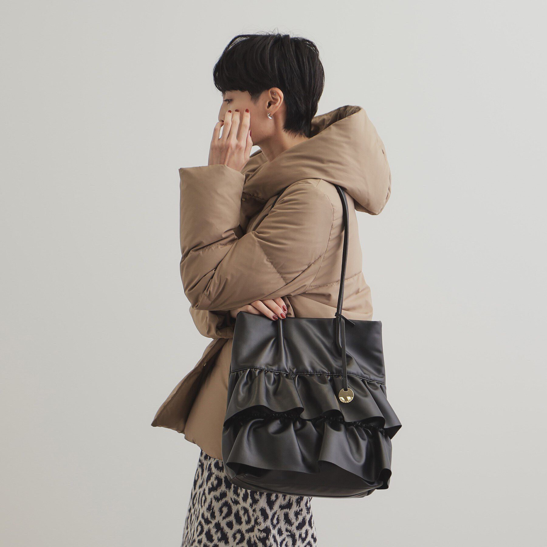 OPAQUE.CLIP「【A4サイズ対応】合皮ティアードフリルトートバッグ」|トートバッグ|