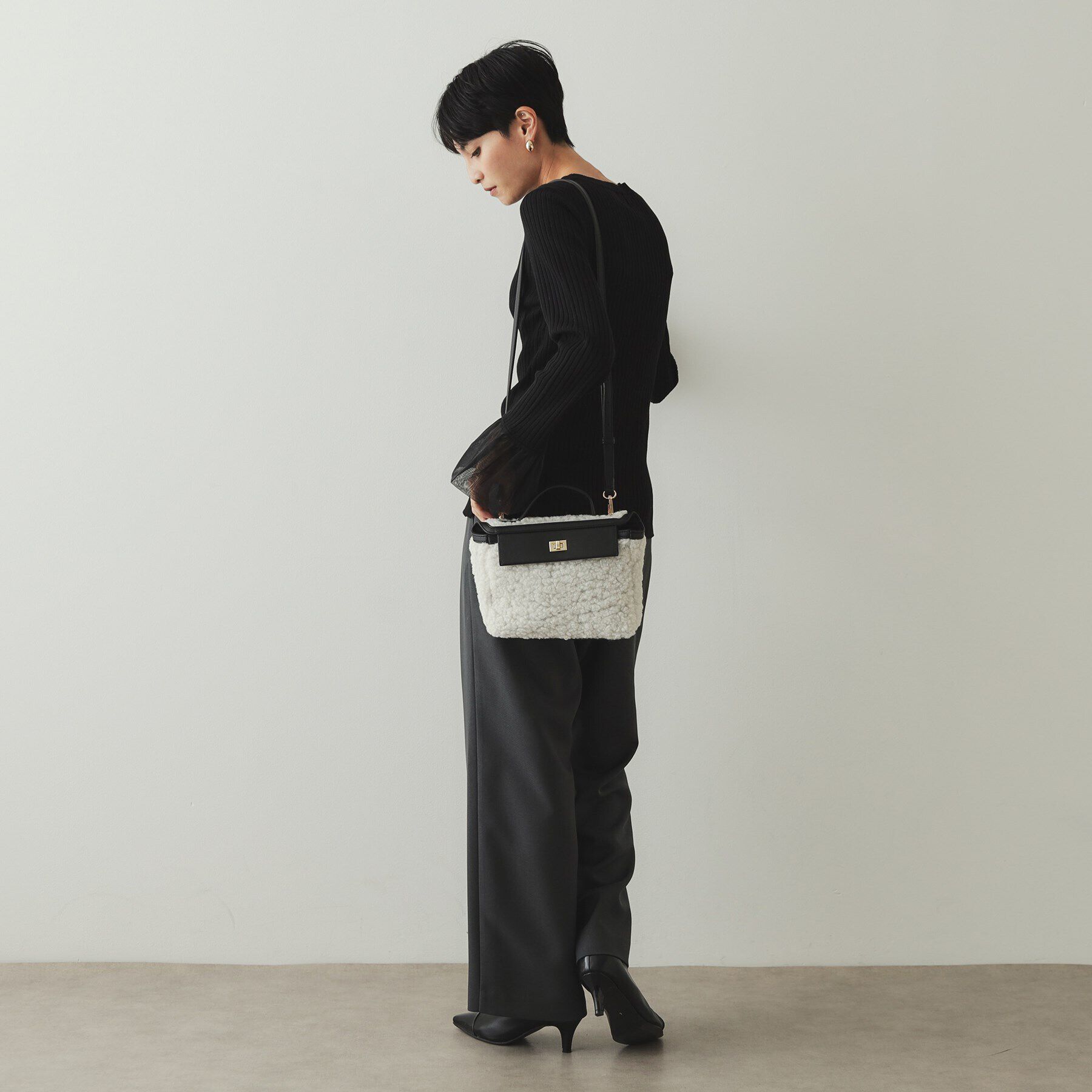 OPAQUE.CLIP「【2WAY】ボアトリミングスクエアデザインバッグ」|ハンドバッグ|