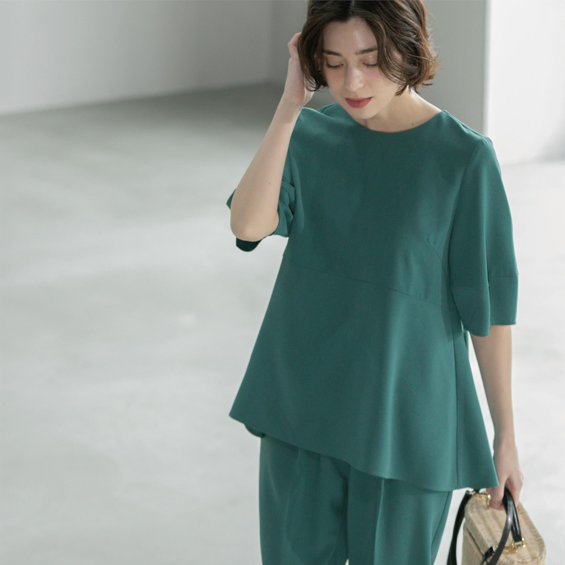 OPAQUE.CLIP「《6色展開》ストレッチペプラムブラウス/セットアップ対応【洗濯機洗い可/防シワ】」|シャツ・ブラウス|グリーン(822)