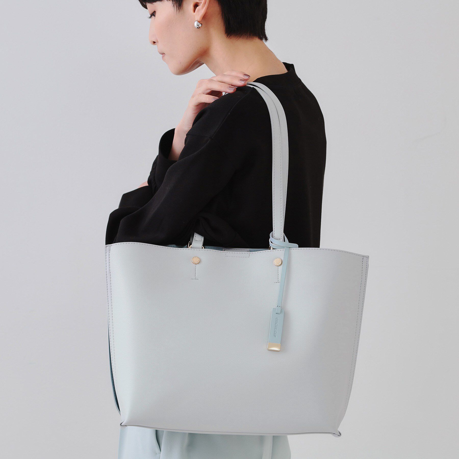 OPAQUE.CLIP「【A4サイズ対応】バイカラースムーストートバッグ」|トートバッグ|ライトグレー(511