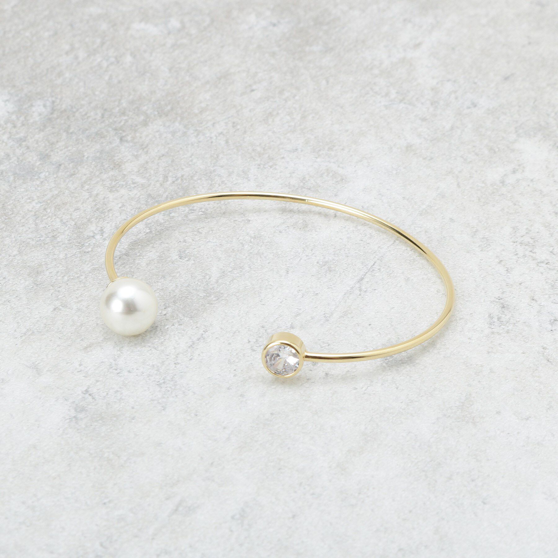 OPAQUE.CLIP「ビジュー&times;フェイクパール バングル」|ブレスレット・バングル|