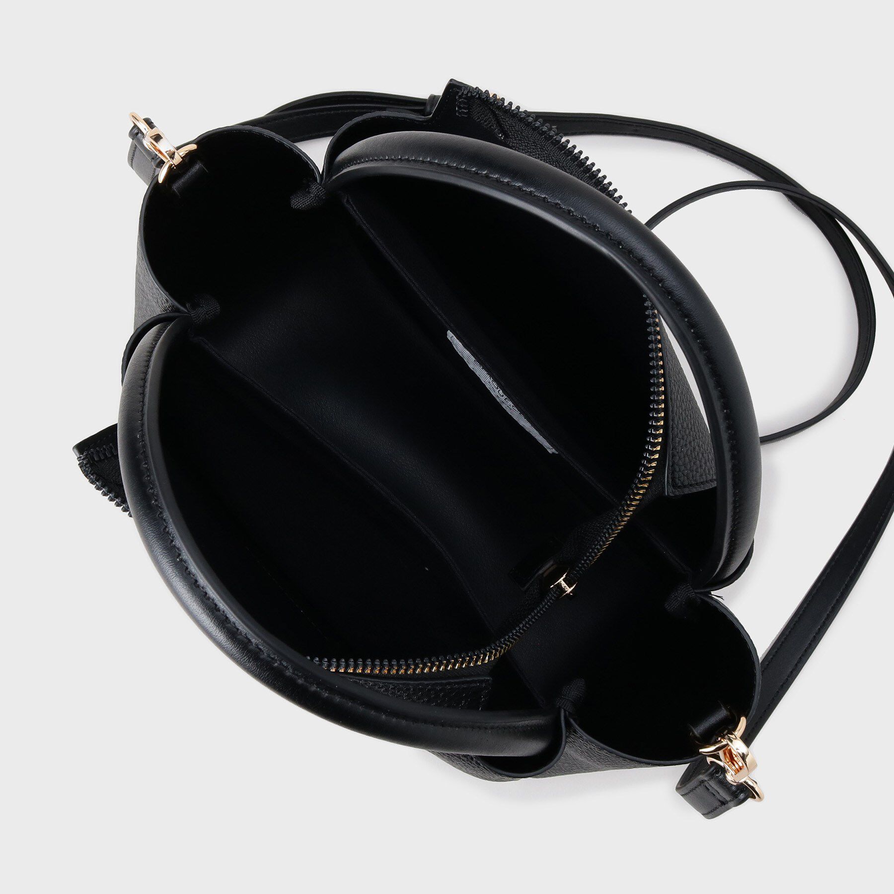 OPAQUE.CLIP「【2WAY】シュリンク合皮ラウンドミニショルダーバッグ」|ショルダー・メッセンジャー|