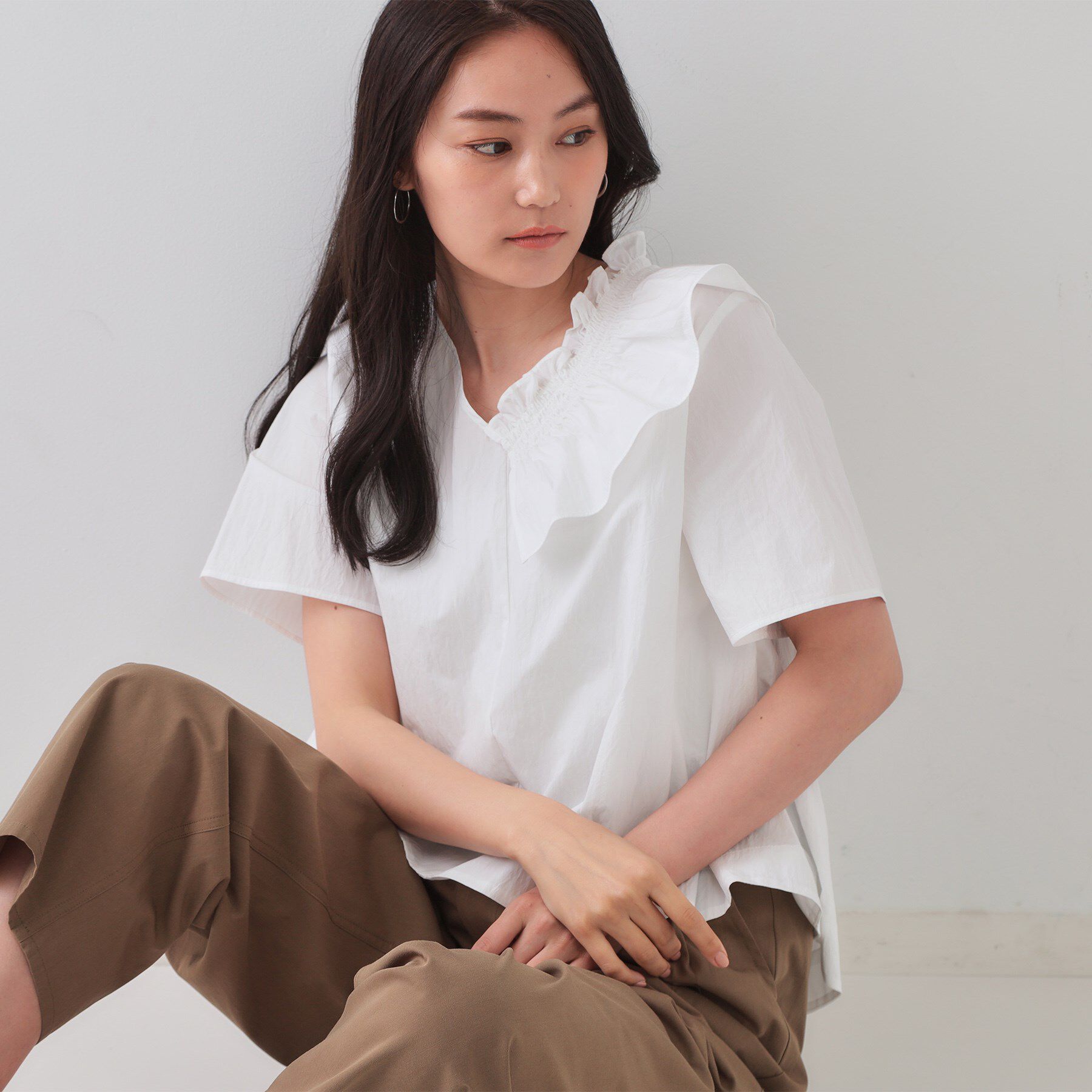 OPAQUE.CLIP「アシンメトリーフリルブラウス【洗濯機洗い可】」|シャツ・ブラウス|ホワイト(001)