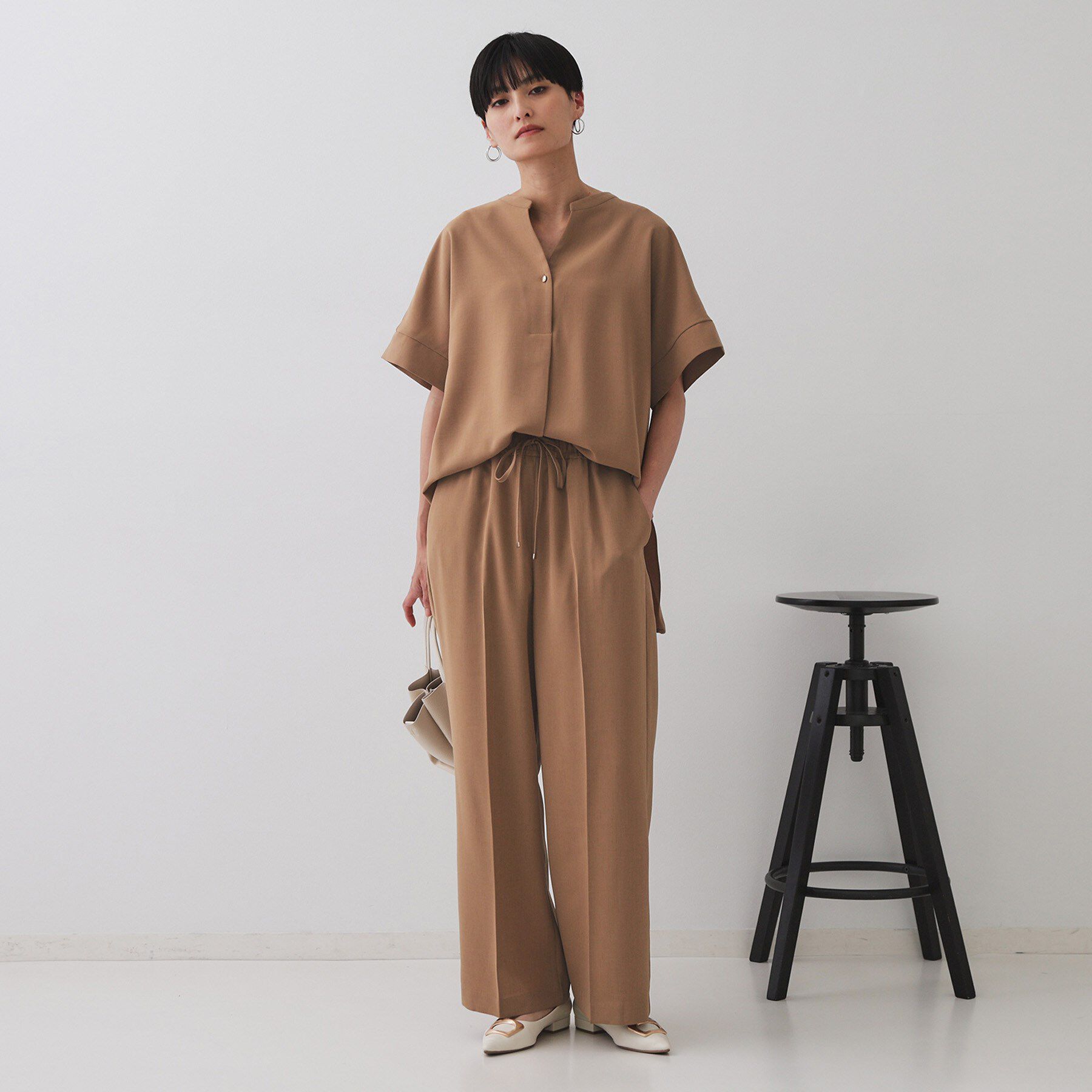 OPAQUE.CLIP「《5色展開/SS-LLサイズ》スキッパー金ボタンブラウス/セットアップ対応【防シワ/ストレッチ/洗濯」|シャツ・ブラウス|