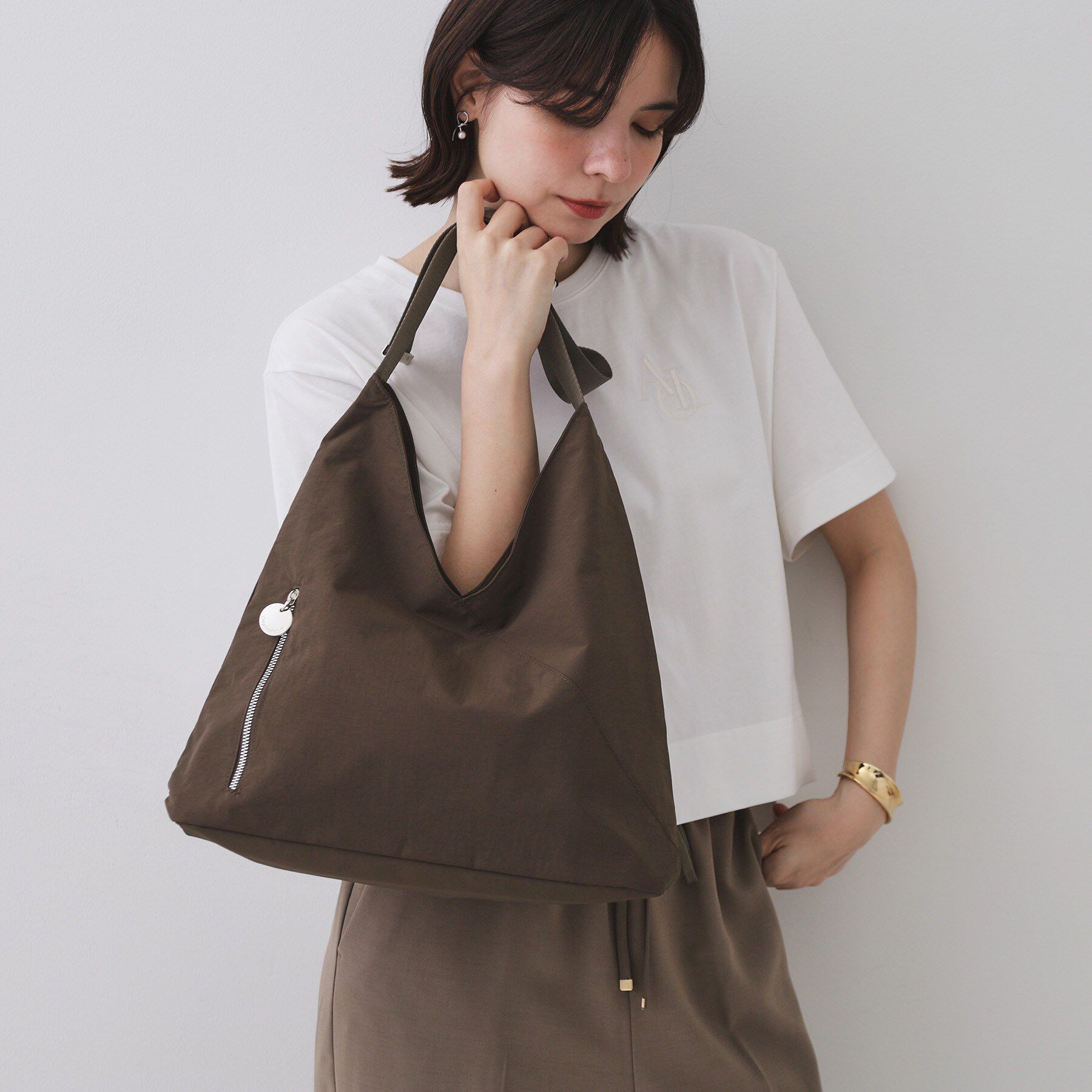 OPAQUE.CLIP「【A4サイズ対応／長さ調整可能】ダブルトライアングルデザインショルダーバッグ」|ショルダー・メッセンジャー|