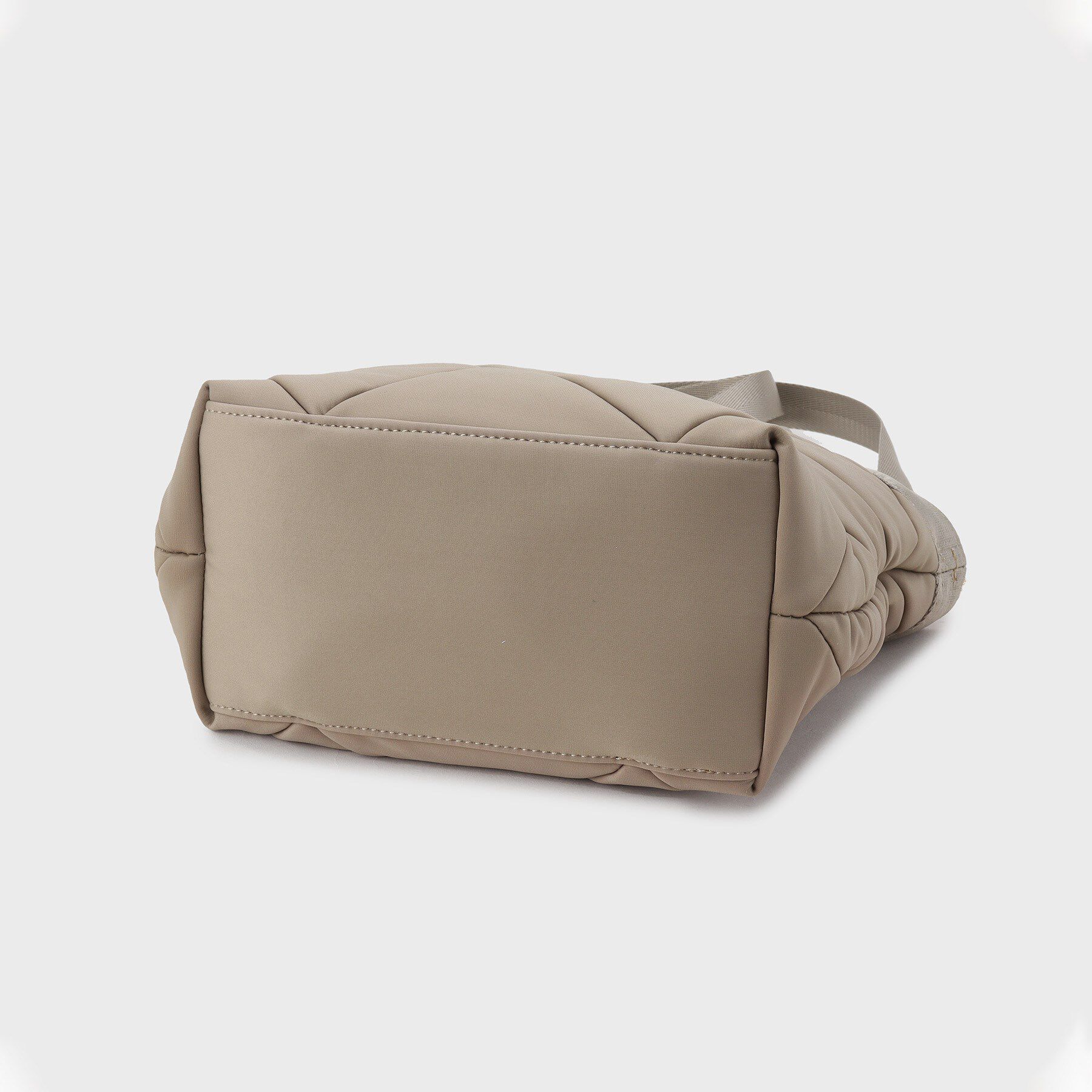 OPAQUE.CLIP「【2WAY／軽量】トライアングルキルティングミドルトートバッグ」|トートバッグ|