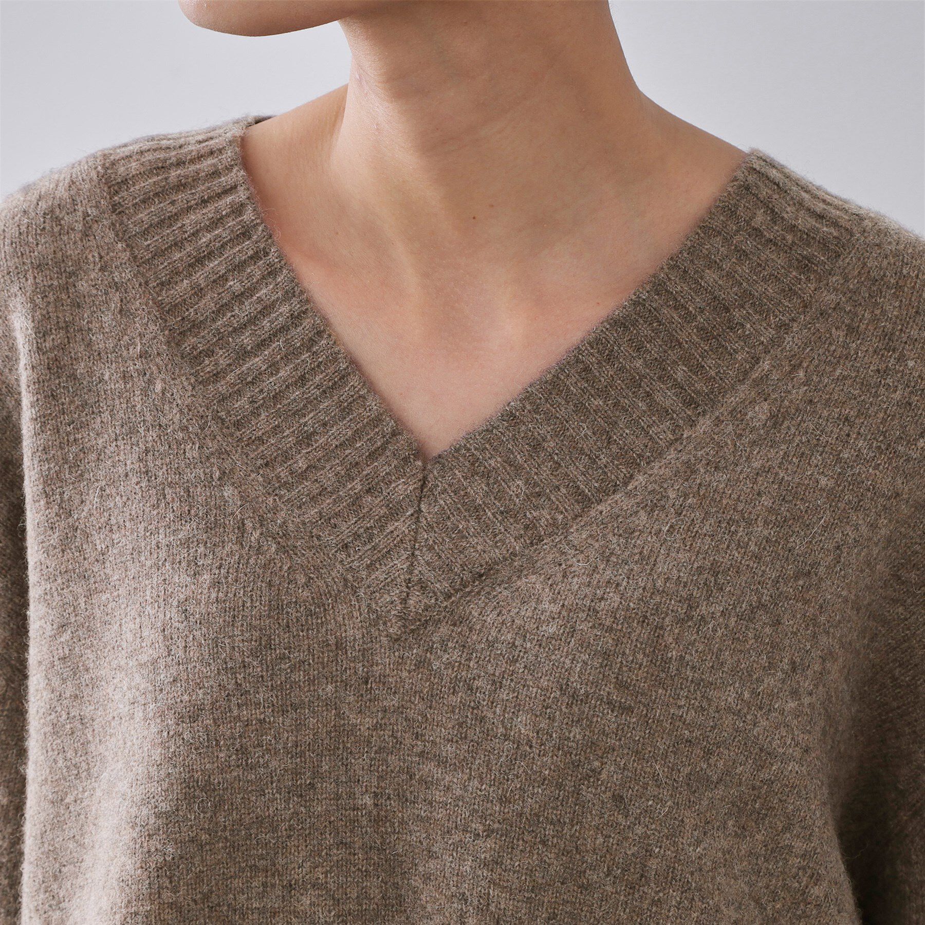 OPAQUE.CLIP「リラクシーVネックミドルゲージニット【洗える】」|ニット・セーター|