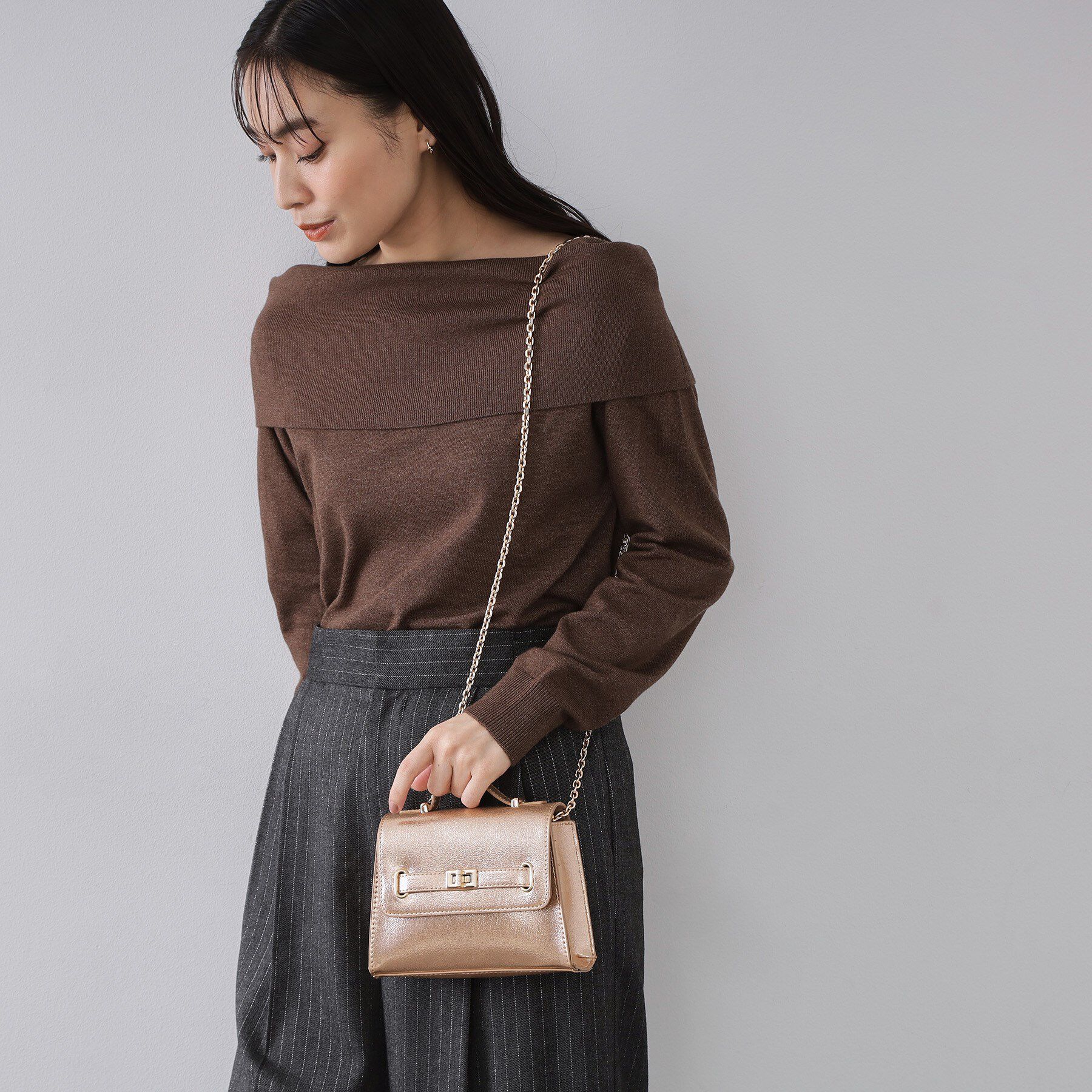 OPAQUE.CLIP「シャイニー合皮スクエアデザインチェーンミニショルダーバッグ」|ショルダー・メッセンジャー|ピンクゴールド(00