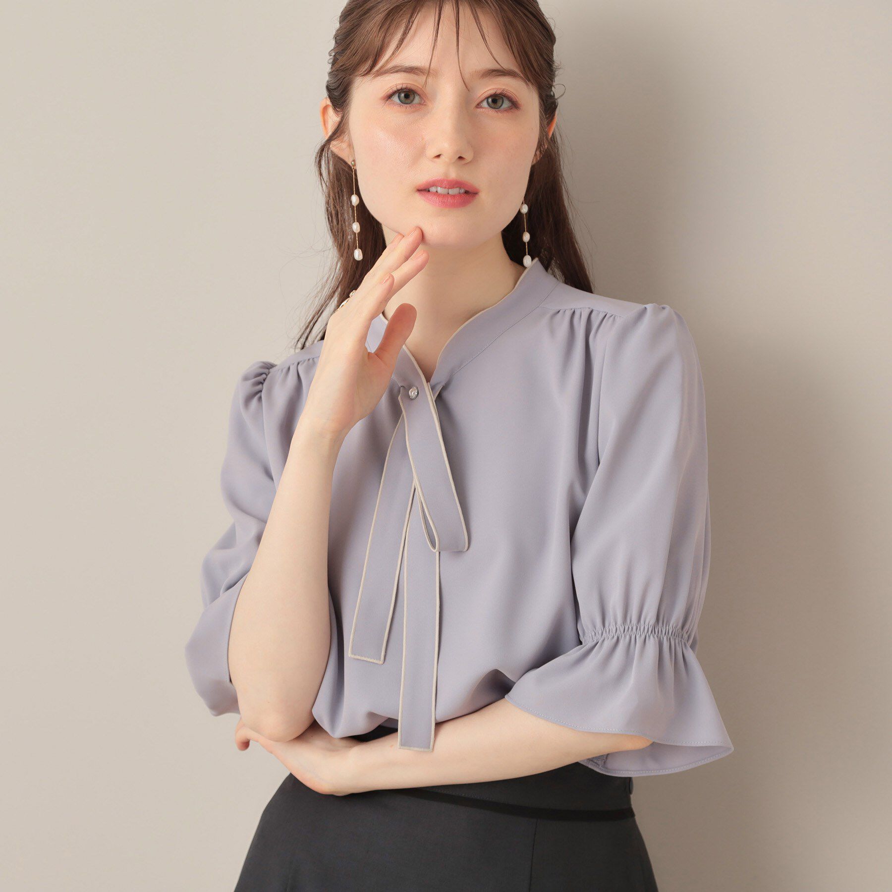 Couture broach「【大人可愛い・5分袖・通勤】デザインタイブラウス」|シャツ・ブラウス|サックスブルー(09