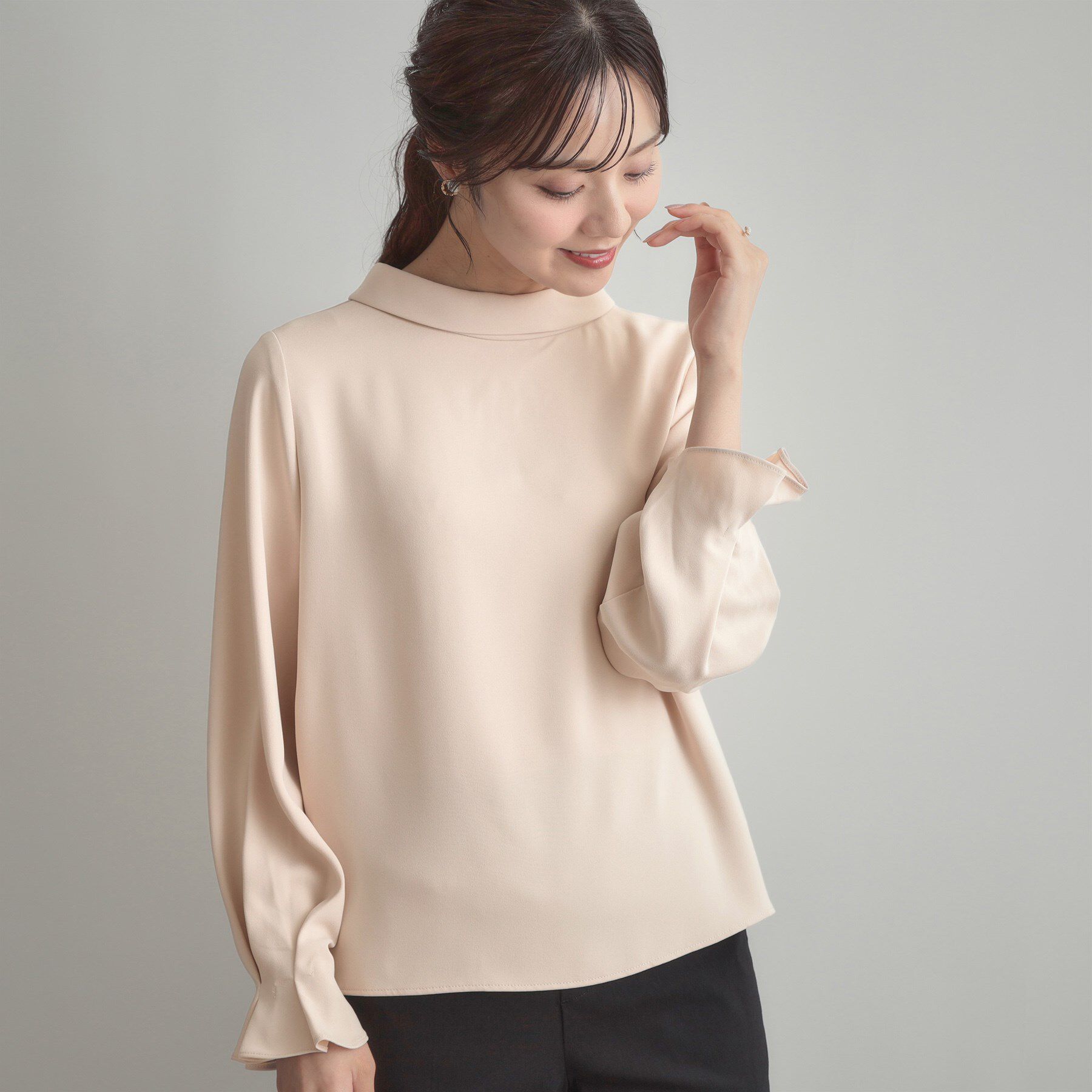 Couture broach「【大人可愛い・通勤】ロールカラーバックリボンブラウス」|シャツ・ブラウス|