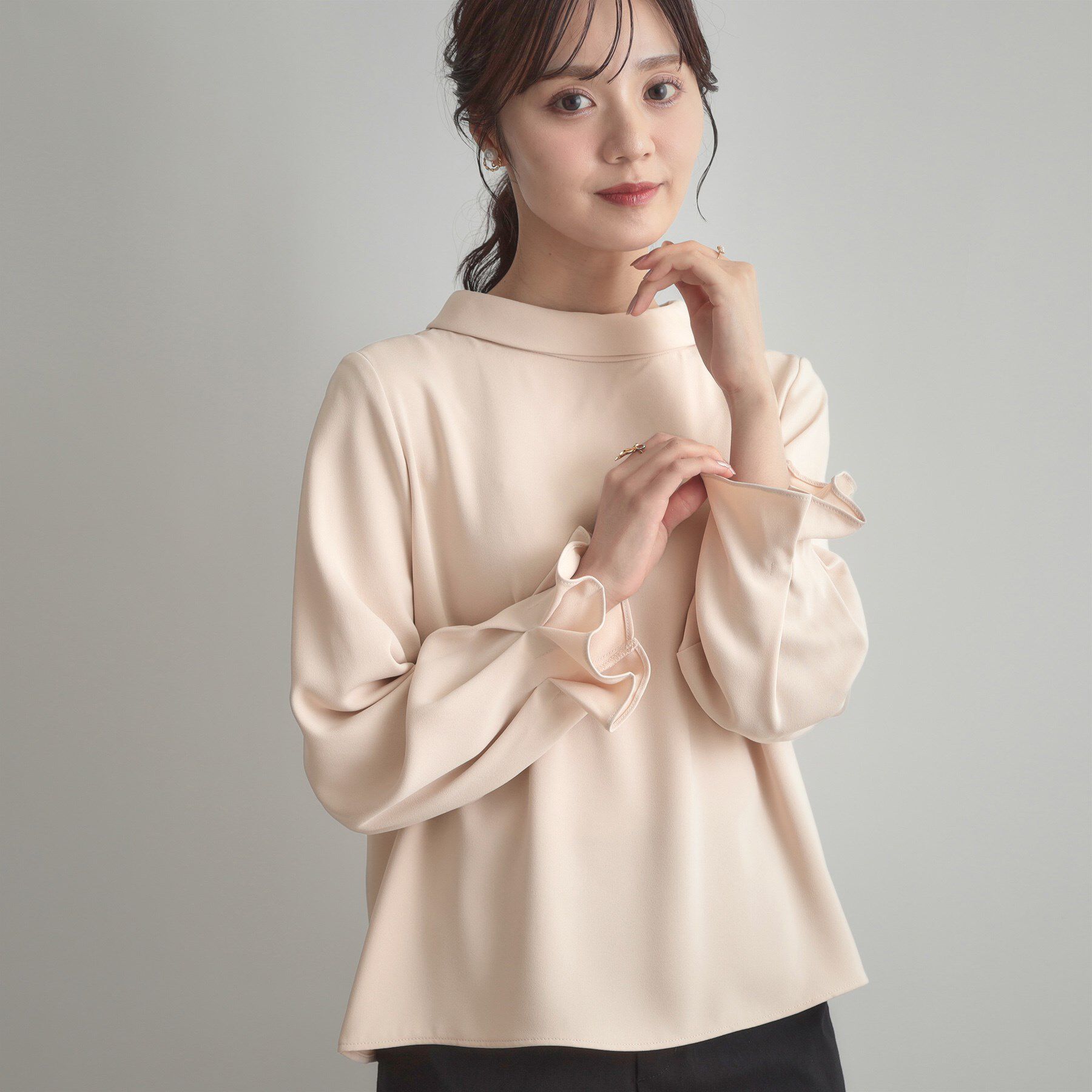 Couture broach「【大人可愛い・通勤】ロールカラーバックリボンブラウス」|シャツ・ブラウス|