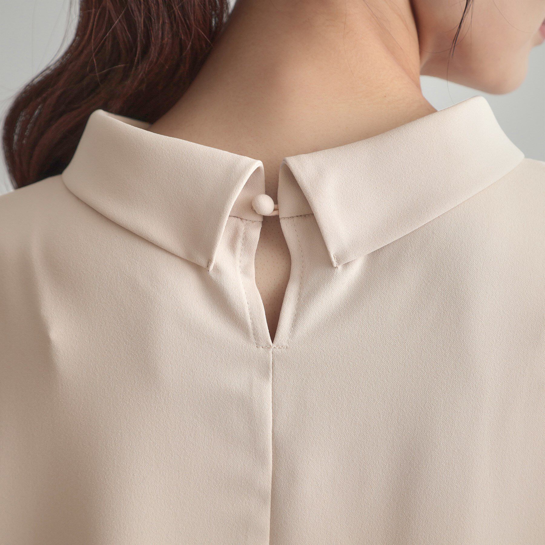 Couture broach「【大人可愛い・通勤】ロールカラーバックリボンブラウス」|シャツ・ブラウス|