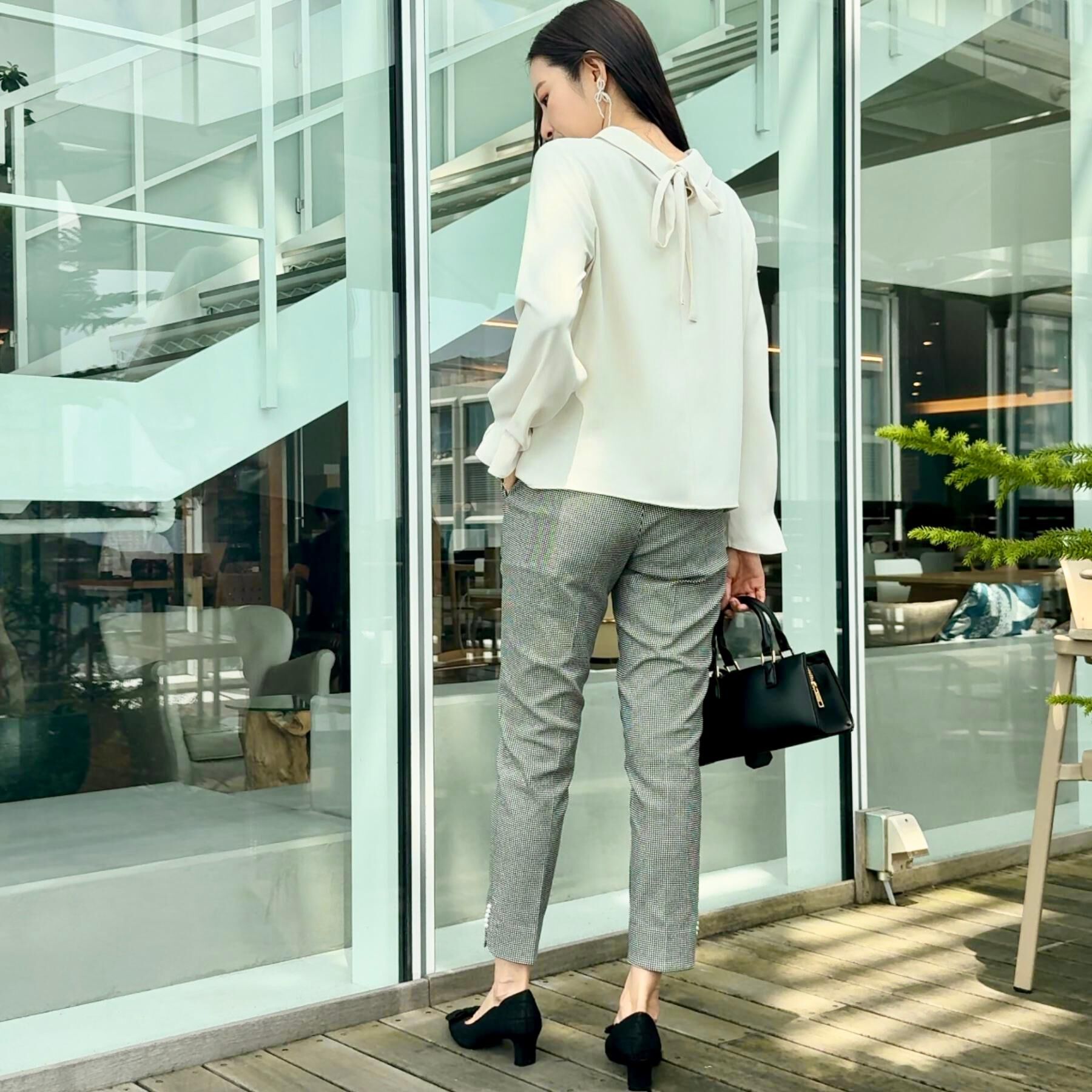 Couture broach「【大人可愛い・通勤】ロールカラーバックリボンブラウス」|シャツ・ブラウス|