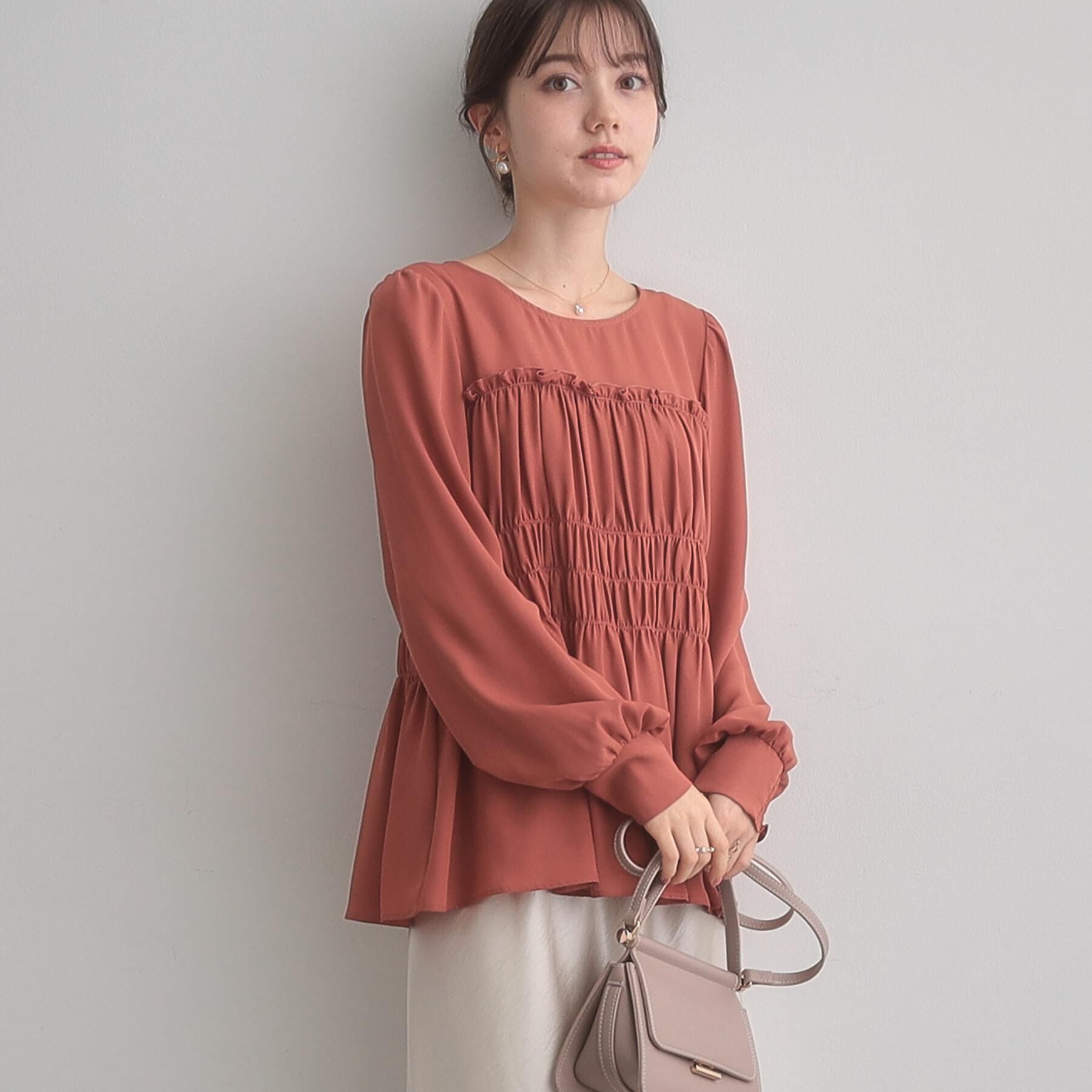 Couture broach「【マシンウォッシャブル・きれいめ・通勤】シャーリングチュニックブラウス」|シャツ・ブラウス|