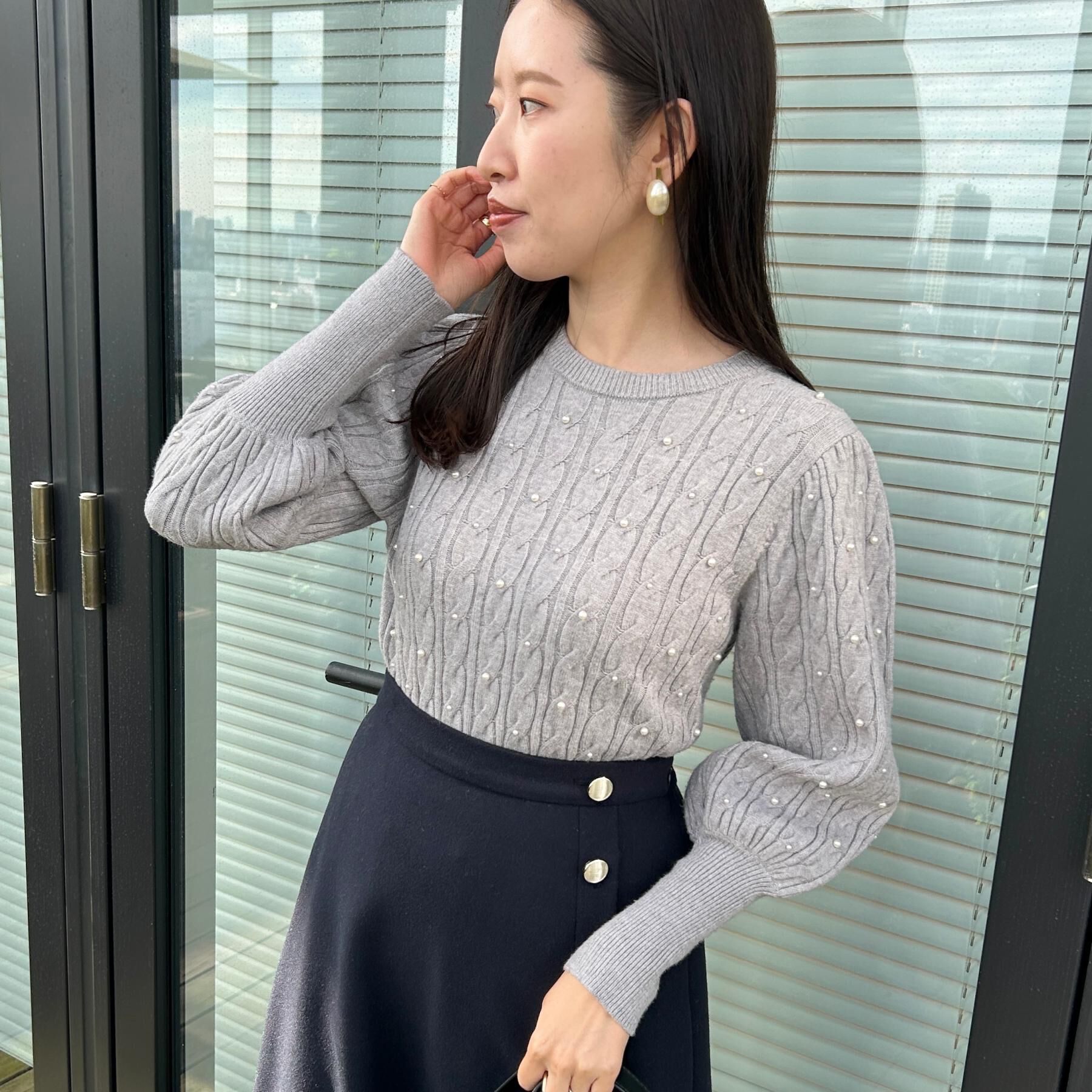 Couture broach「【華やぎ・一枚で着映え】ケーブルパール調ニット」|ニット・セーター|