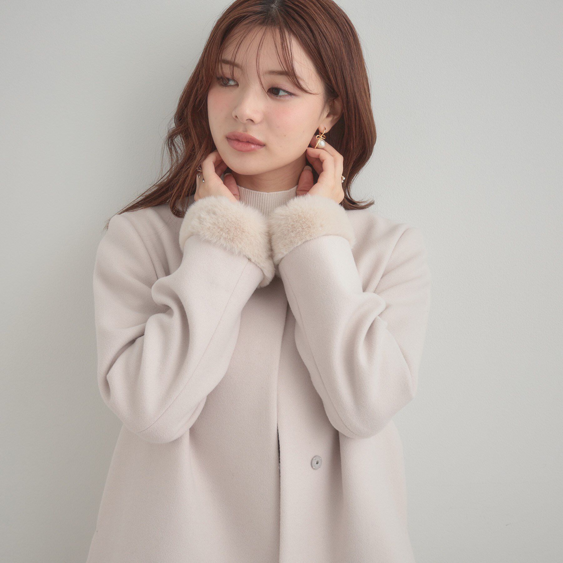 Couture broach「【大人レディ・フェイクファー取り外し可能】ケープ風ショートコート」|ノーカラーコート|