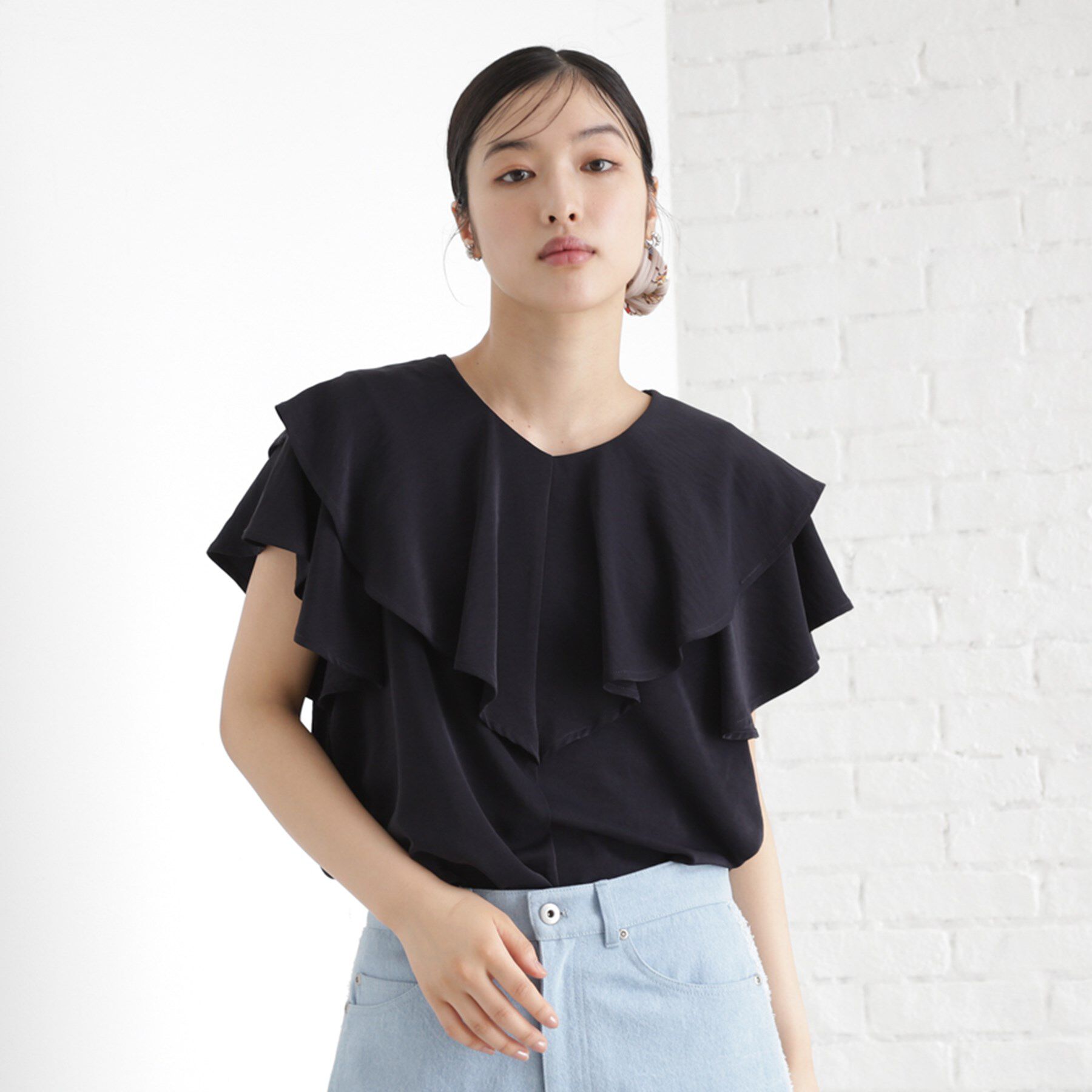 THE SHOP TK「【ONOFF活躍】フリルデザインブラウス/セットアップ可」|シャツ・ブラウス|ネイビー(094)